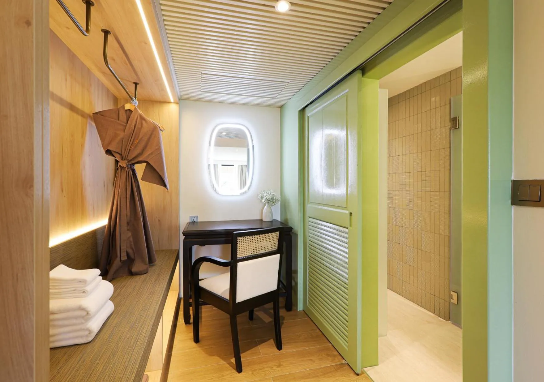 Bathroom, Bed in La Solaya Khao Lak