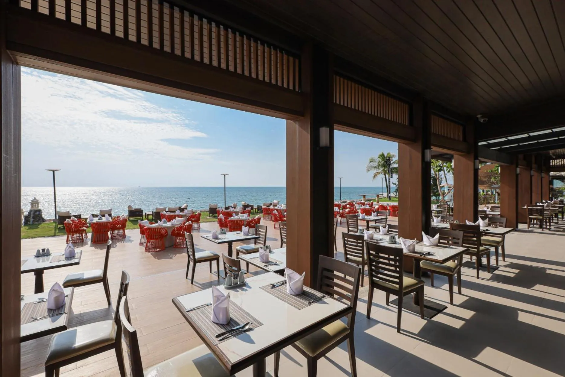 Restaurant/places to eat in La Solaya Khao Lak