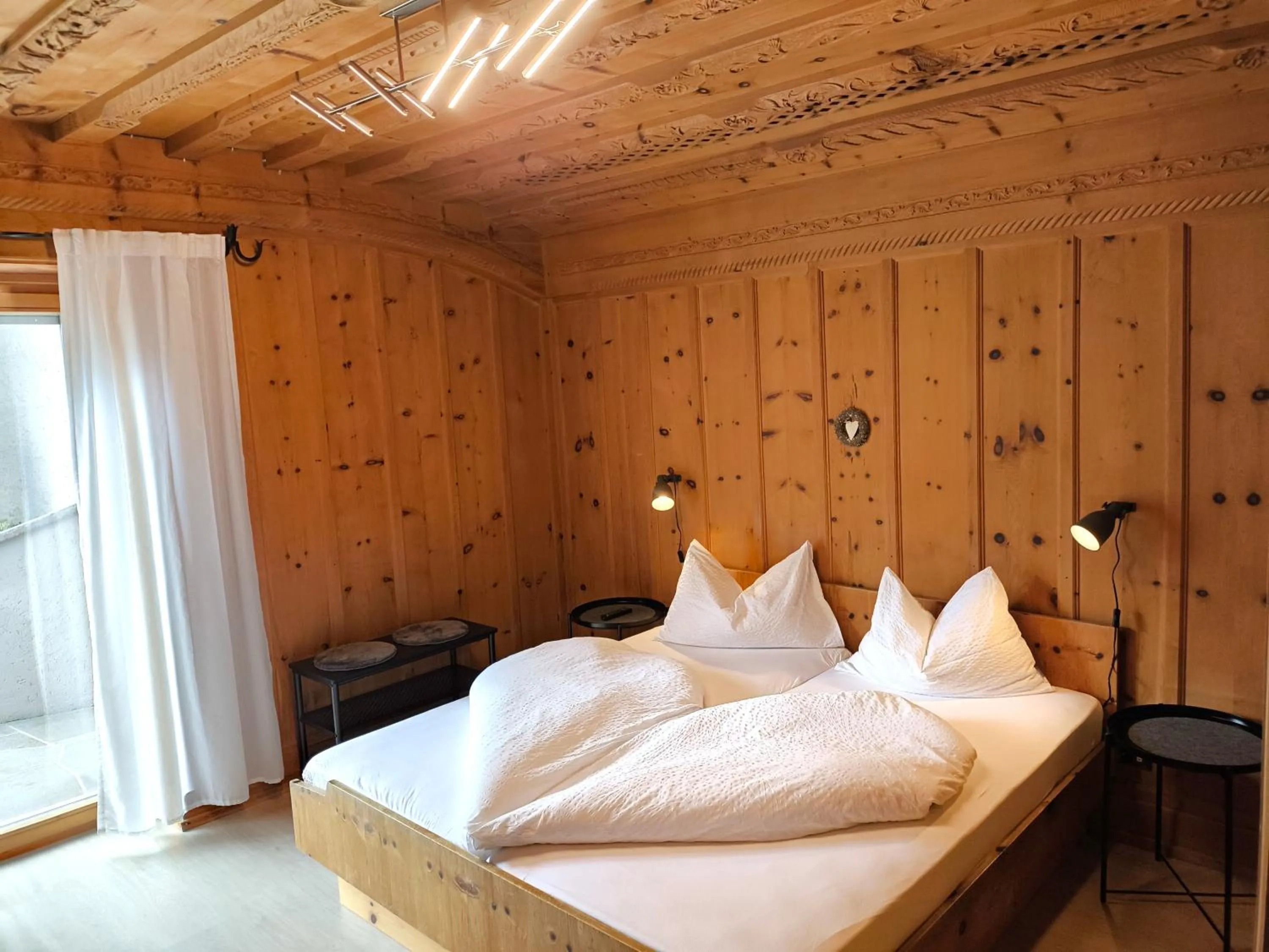 Toilet, Bed in Schenna Garni Eden Bed & Breakfast