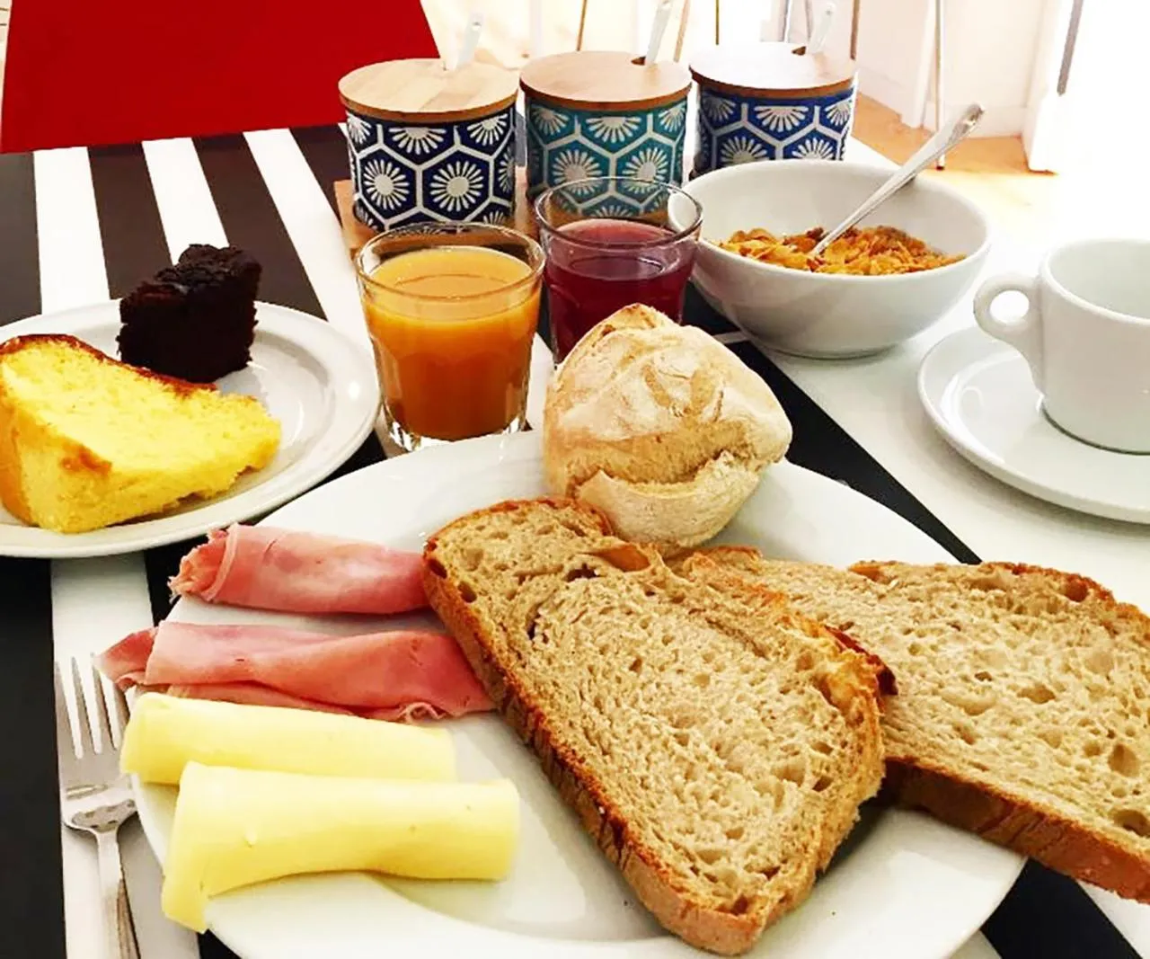 Food and drinks in The Postcard Lisbon