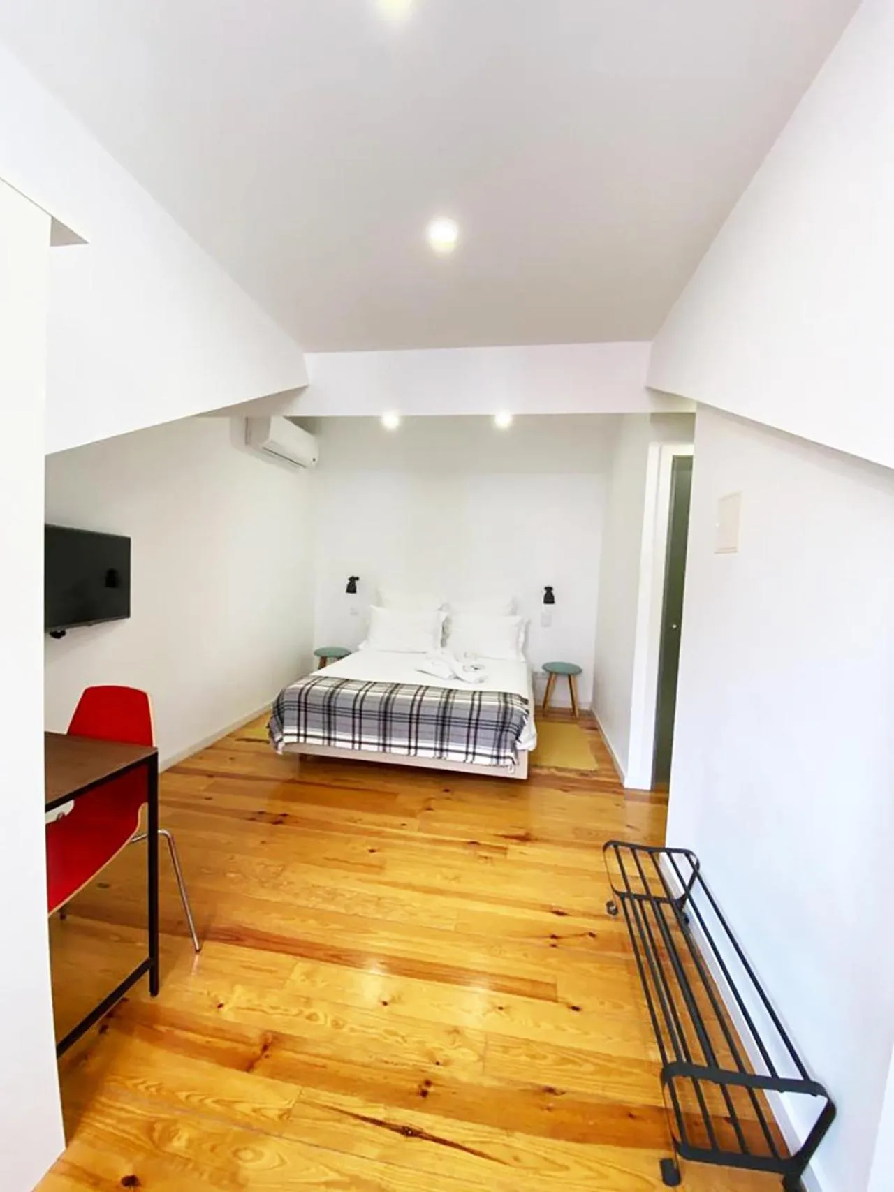 Bedroom, Bed in The Postcard Lisbon