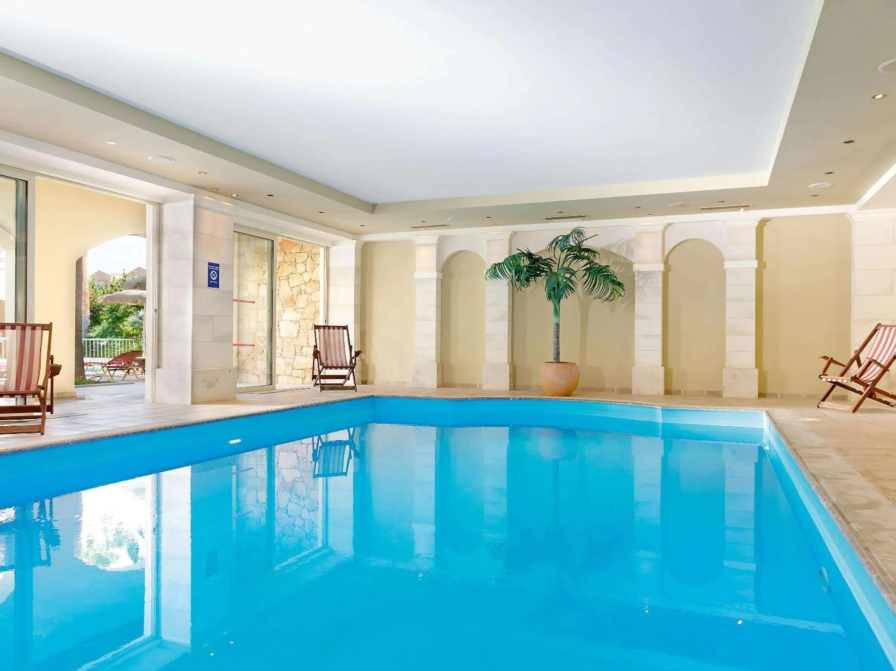 Swimming pool in Grand Leoniki Residence by Grecotel