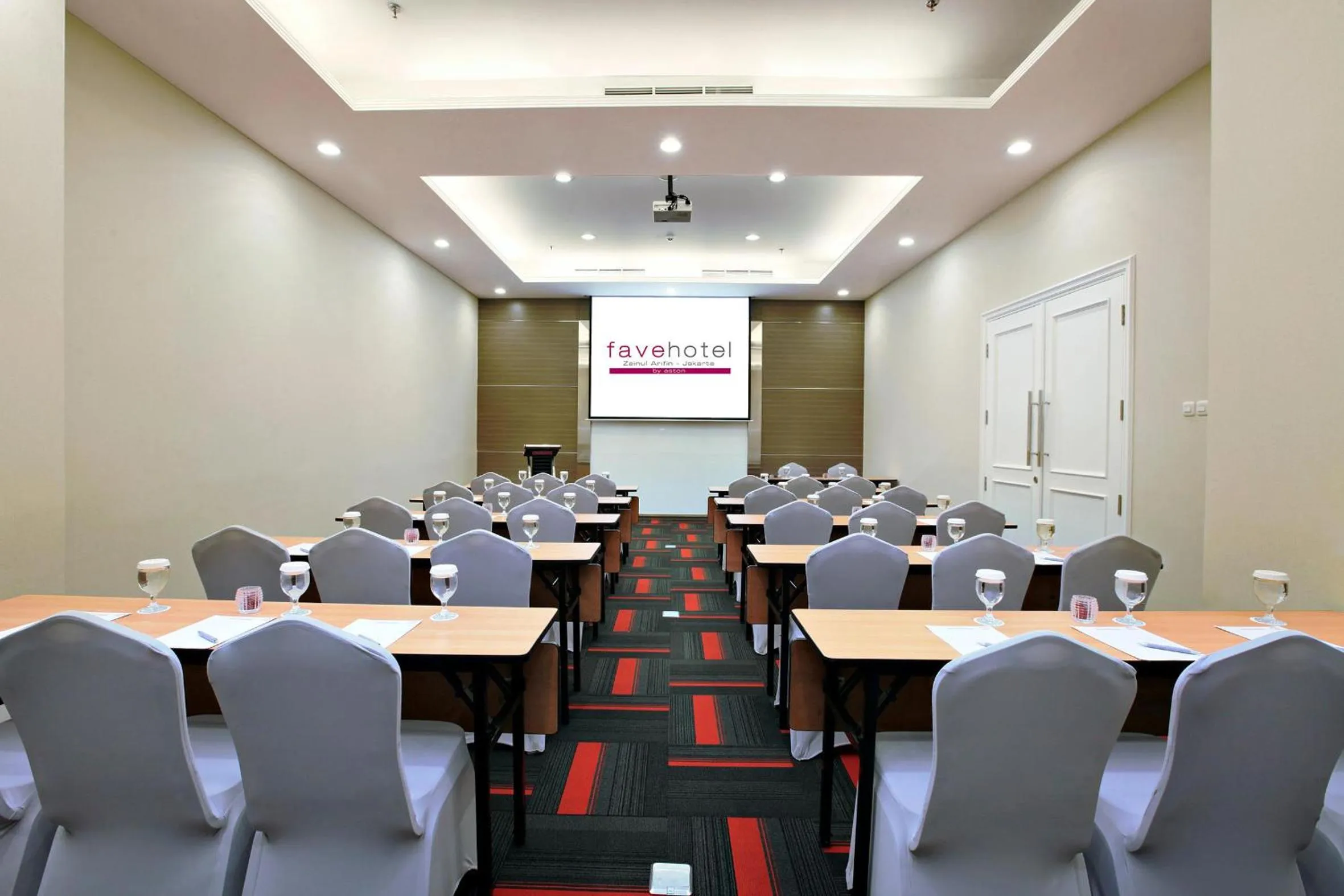 Meeting/conference room in favehotel Zainul Arifin