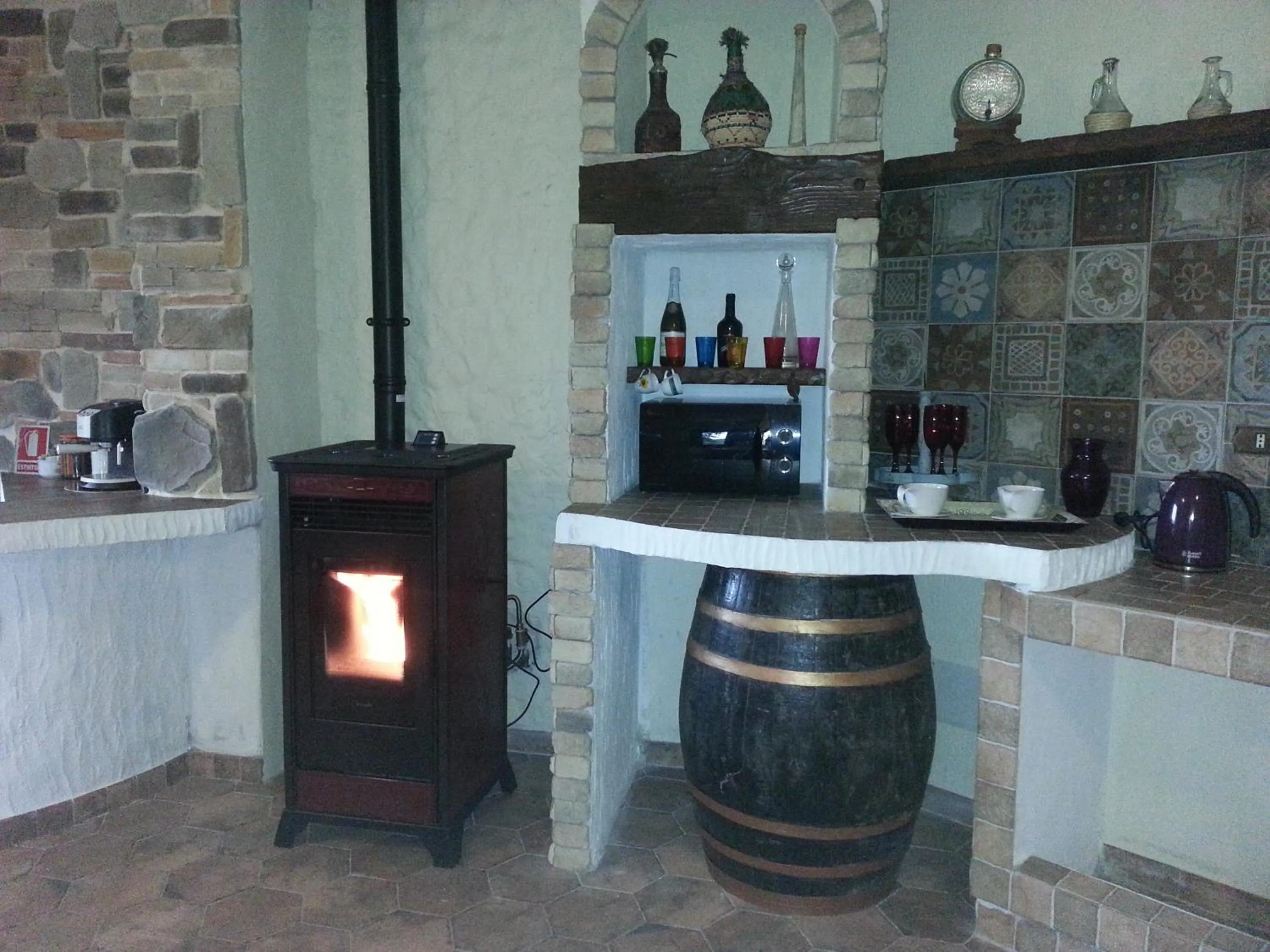 Communal lounge/ TV room in B&B Antica Botte Sassari