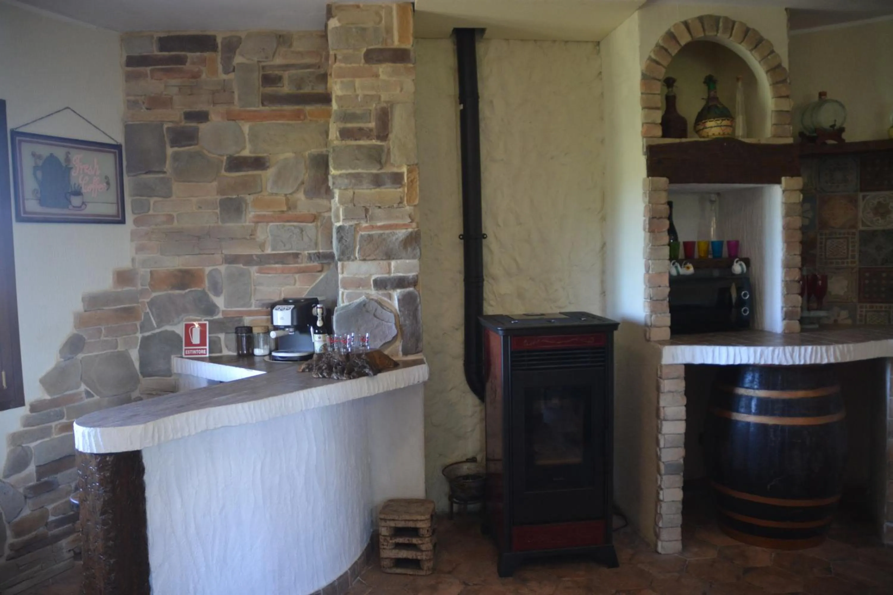 Communal lounge/ TV room in B&B Antica Botte Sassari