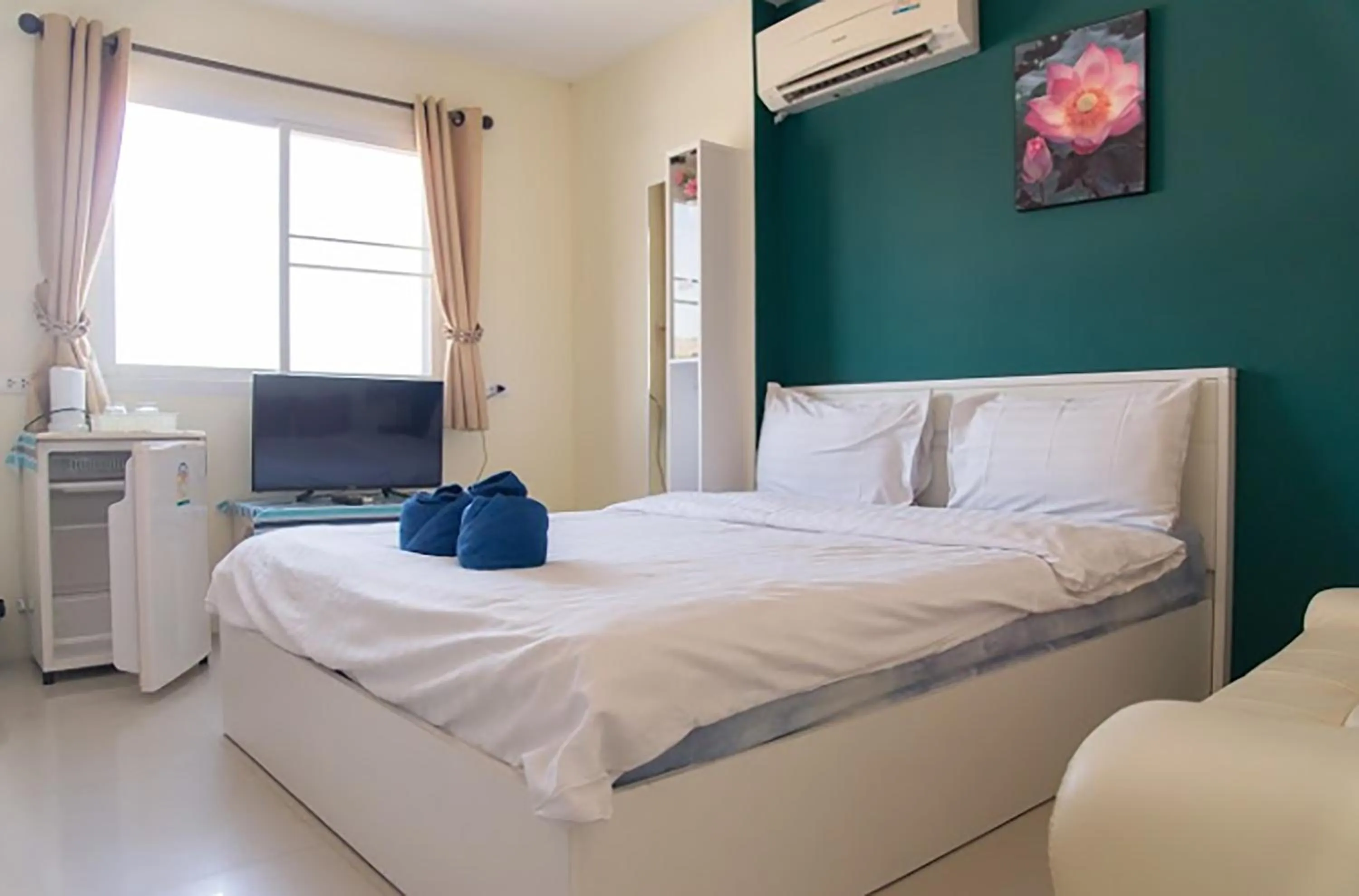 Bedroom, Bed in Lotus Suite Hua Hin