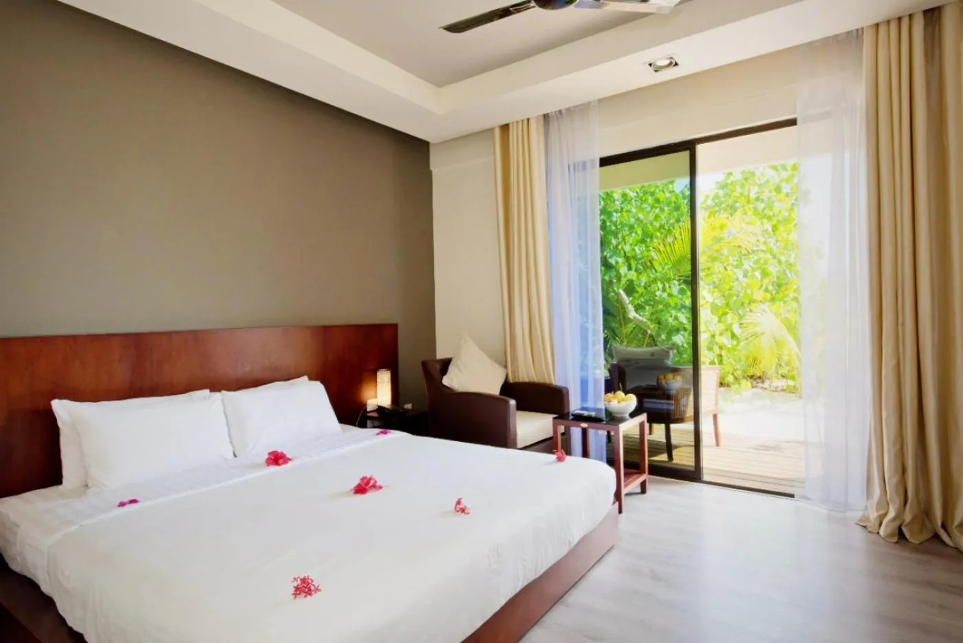 Bed in Eriyadu Island Resort