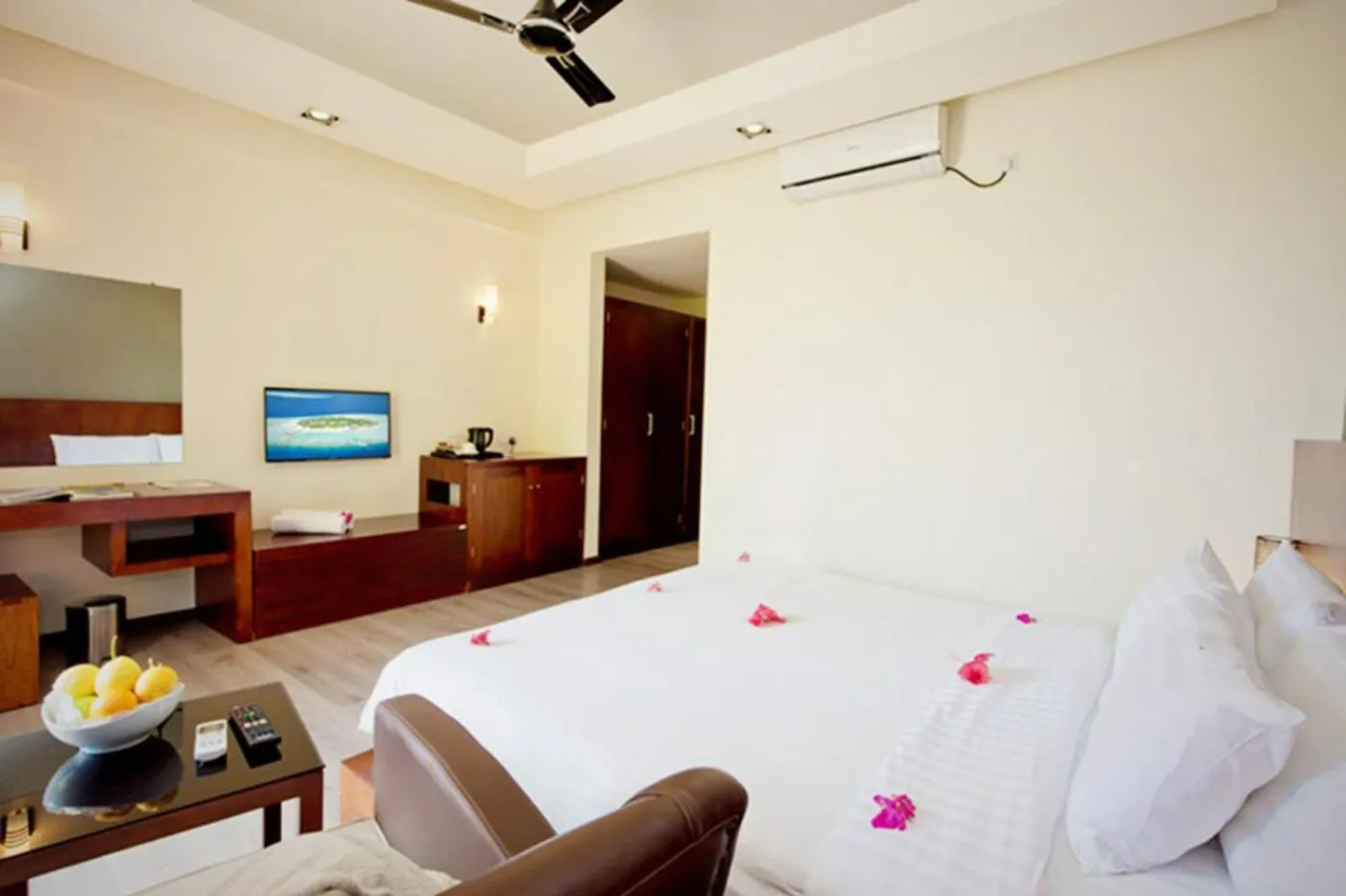 Photo of the whole room in Eriyadu Island Resort