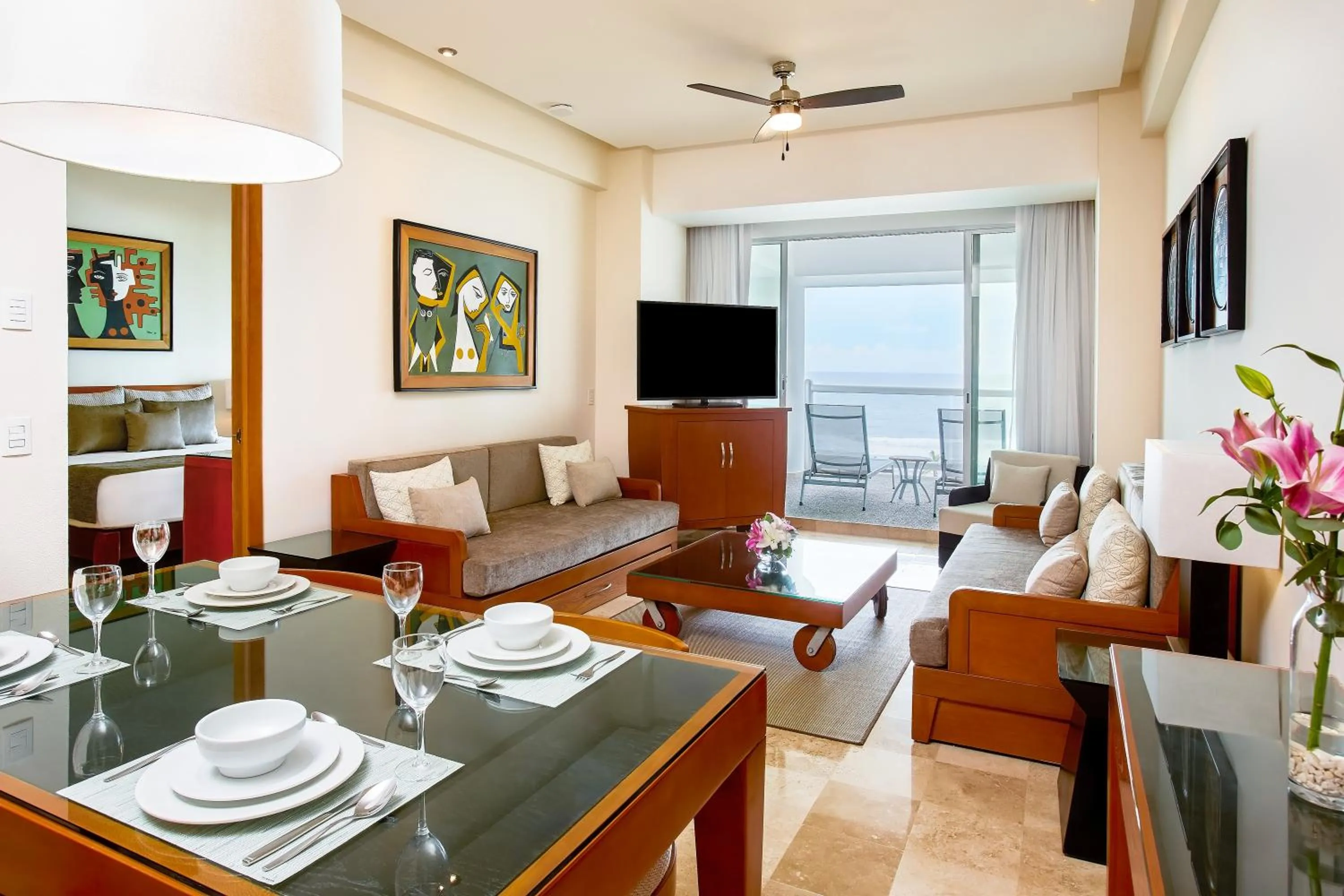 TV and multimedia in Grand Ocean Breeze Acapulco