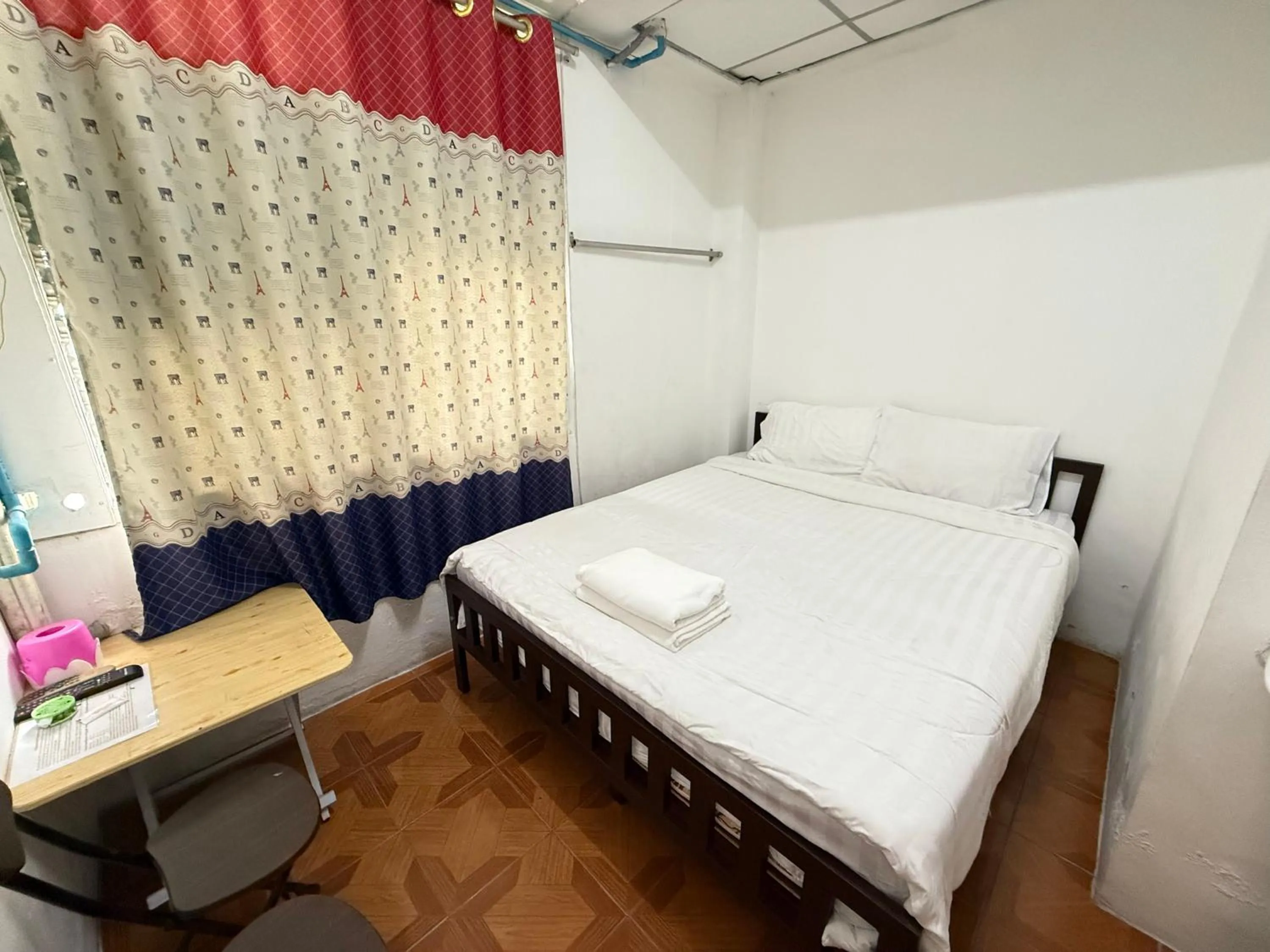 Photo of the whole room, Bed in Happyland Guesthouse