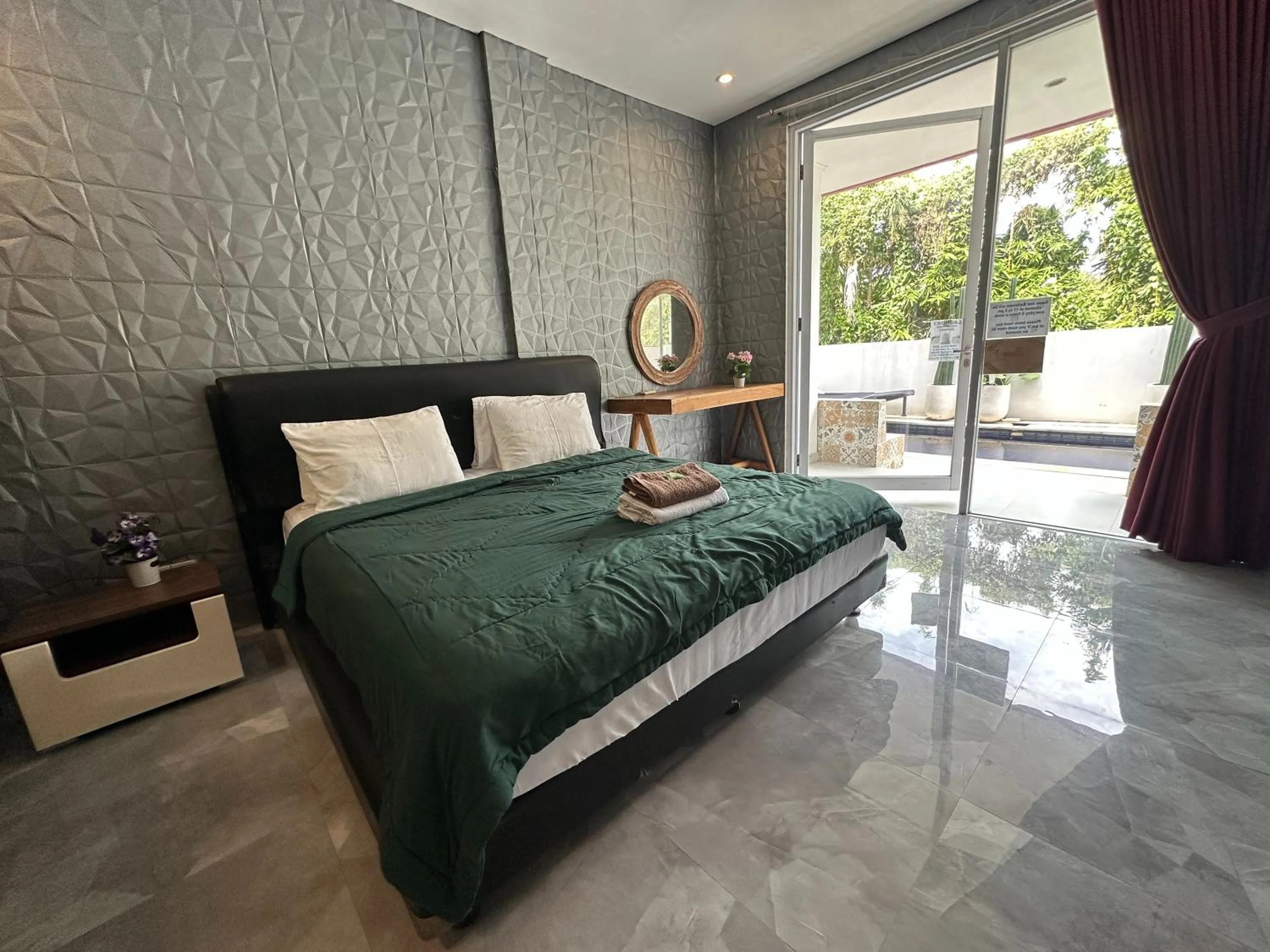 Bedroom, Bed in Sky Apartments and Suites