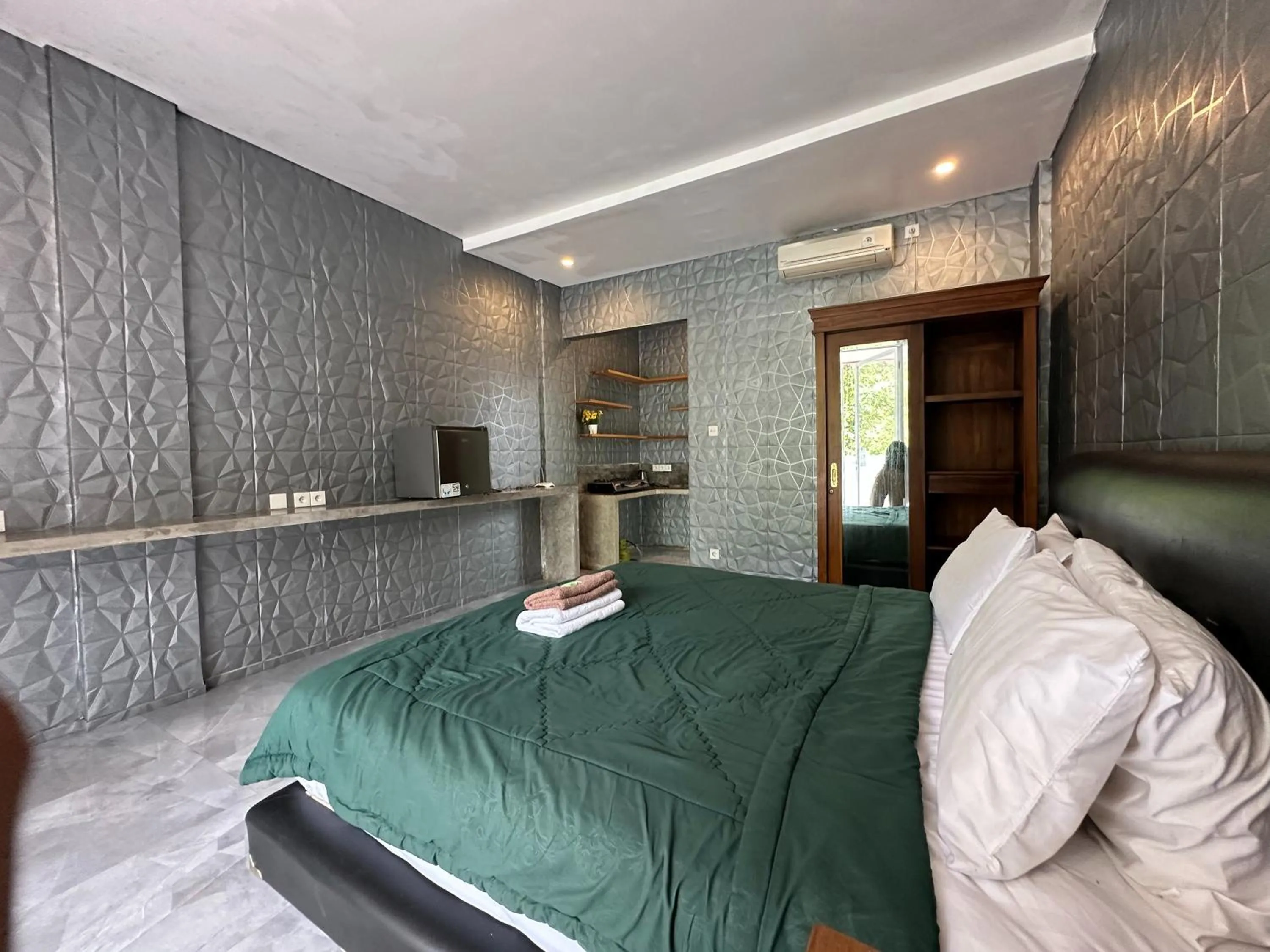 Bedroom, Bed in Sky Apartments and Suites