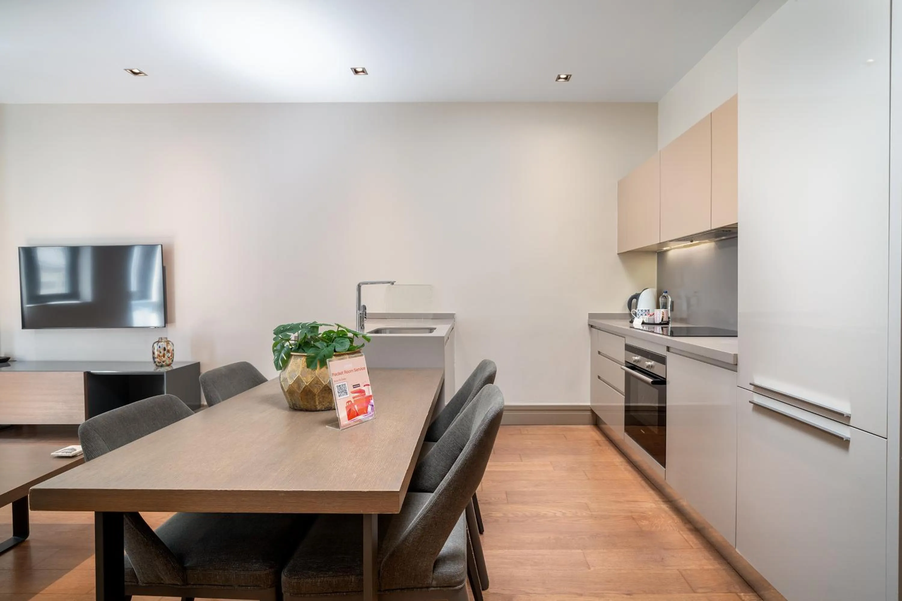 Kitchen or kitchenette in Sentire Hotels & Residences Taksim