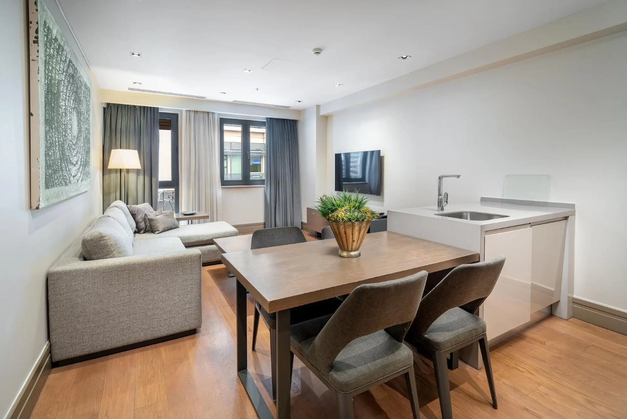 TV and multimedia in Sentire Hotels & Residences Taksim