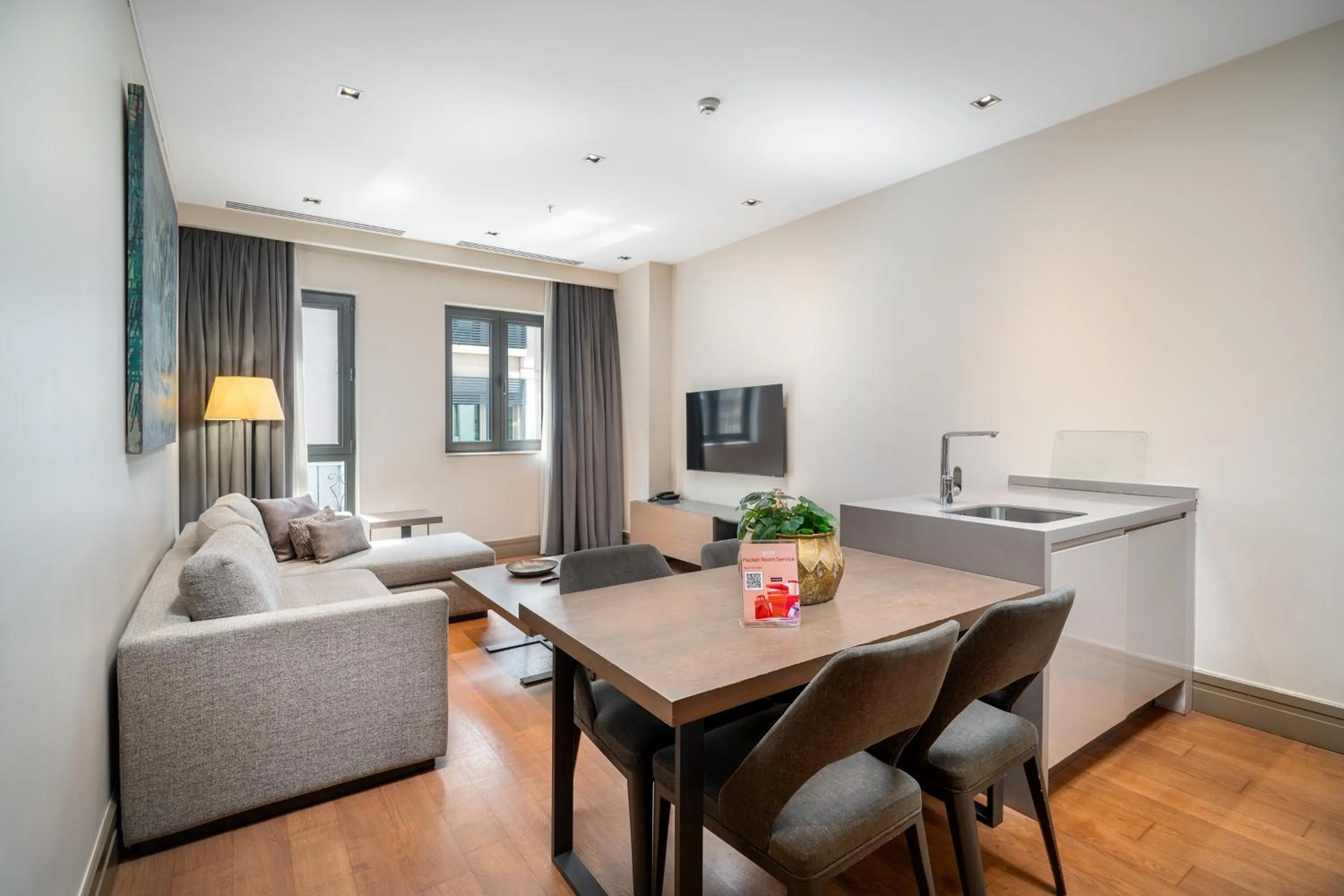 TV and multimedia in Sentire Hotels & Residences Taksim