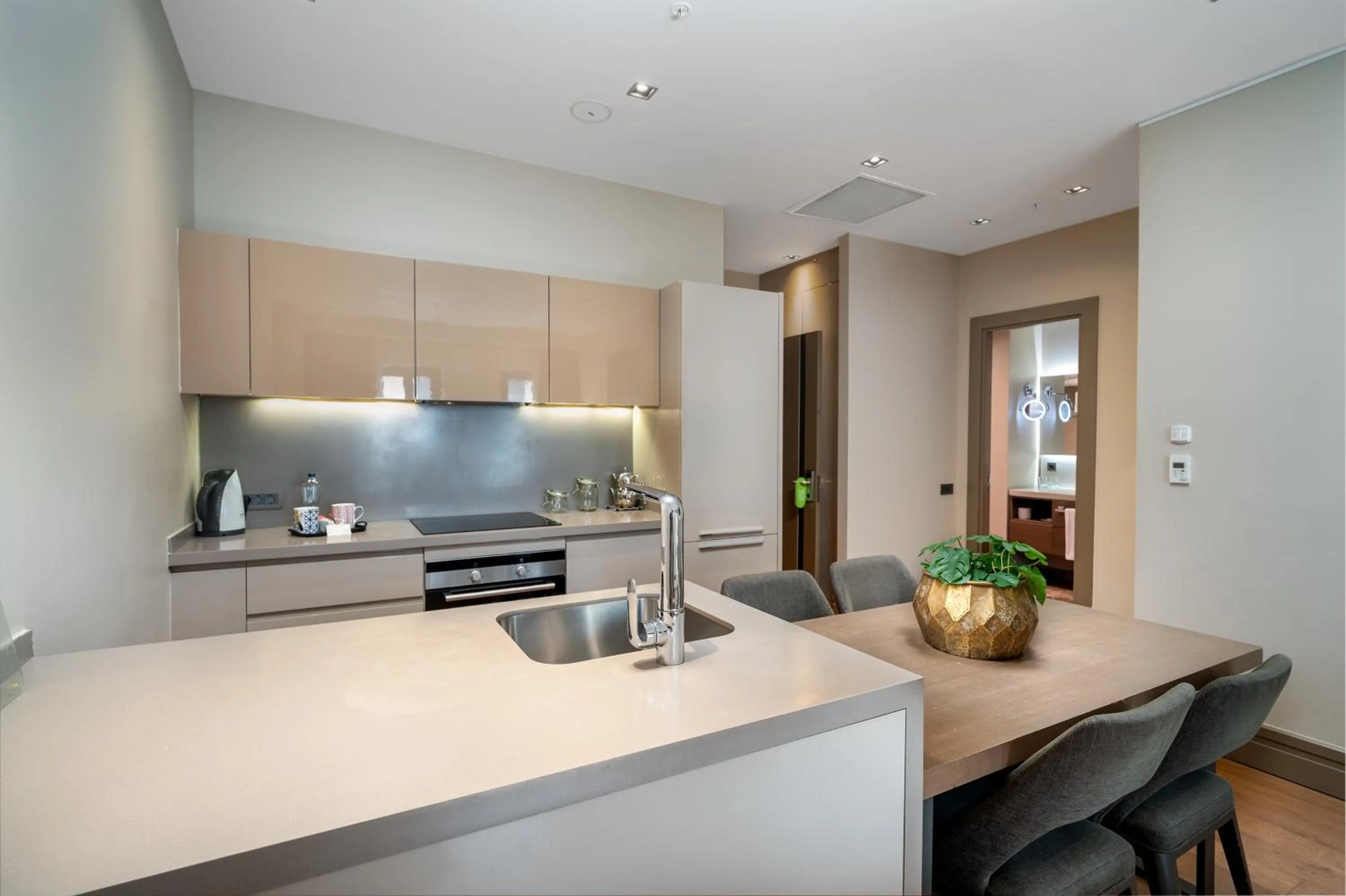 Kitchen or kitchenette in Sentire Hotels & Residences Taksim