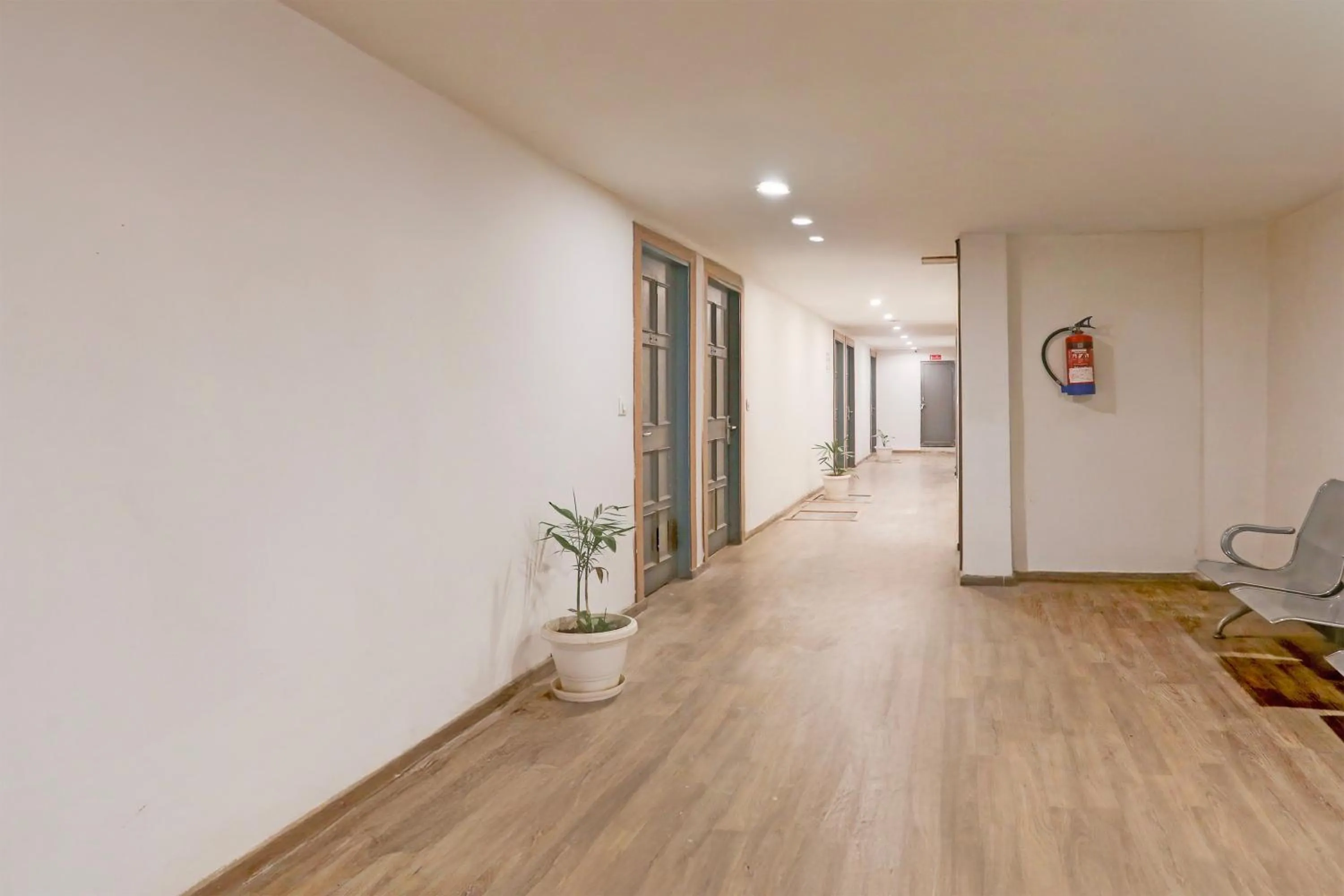 Lobby or reception in Super Townhouse Prayagraj Near Railway Station Formerly Santosh Palace