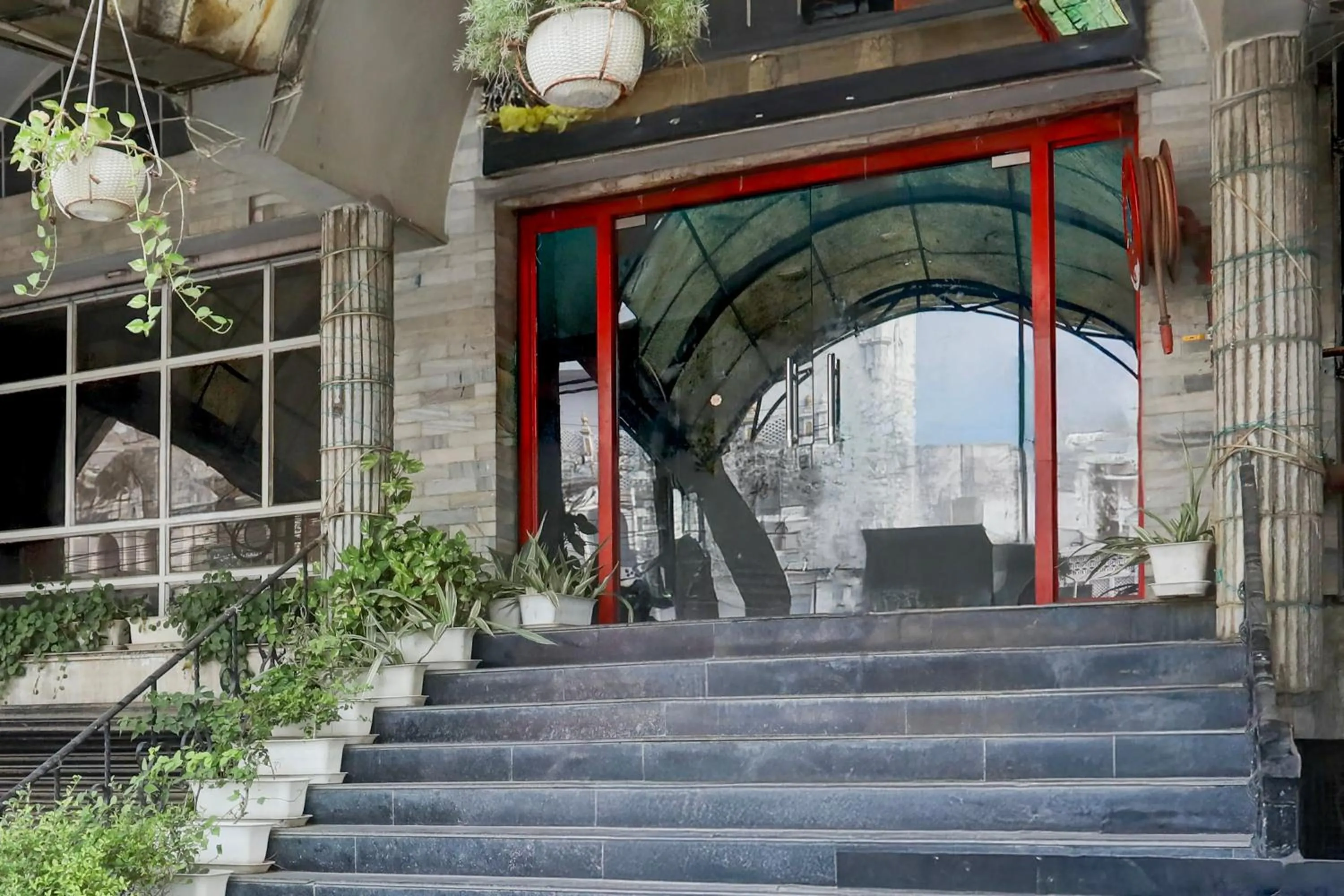 Facade/entrance in Super Townhouse Prayagraj Near Railway Station Formerly Santosh Palace