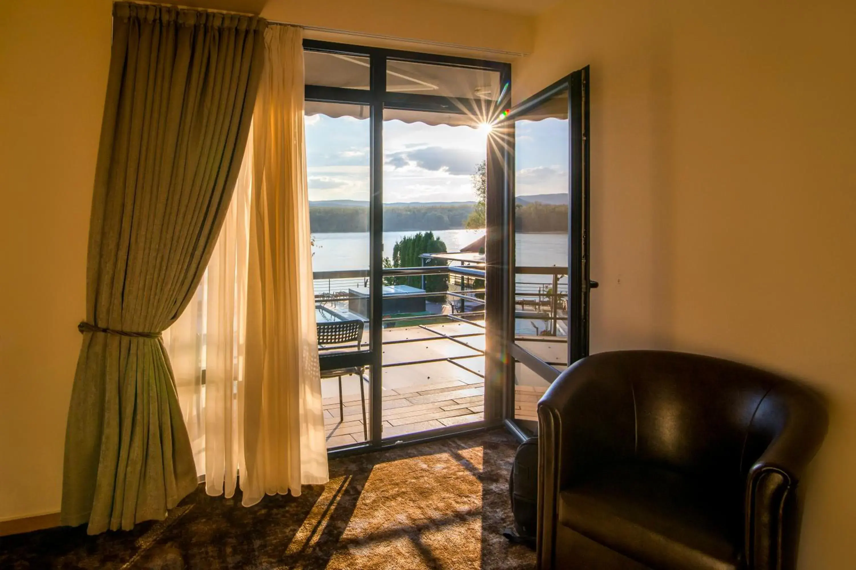 Double Room with River View in Guest House Panorama Aqualux with Free Parking Double Room with River View in Guest House Panorama Aqualux with Free Parking