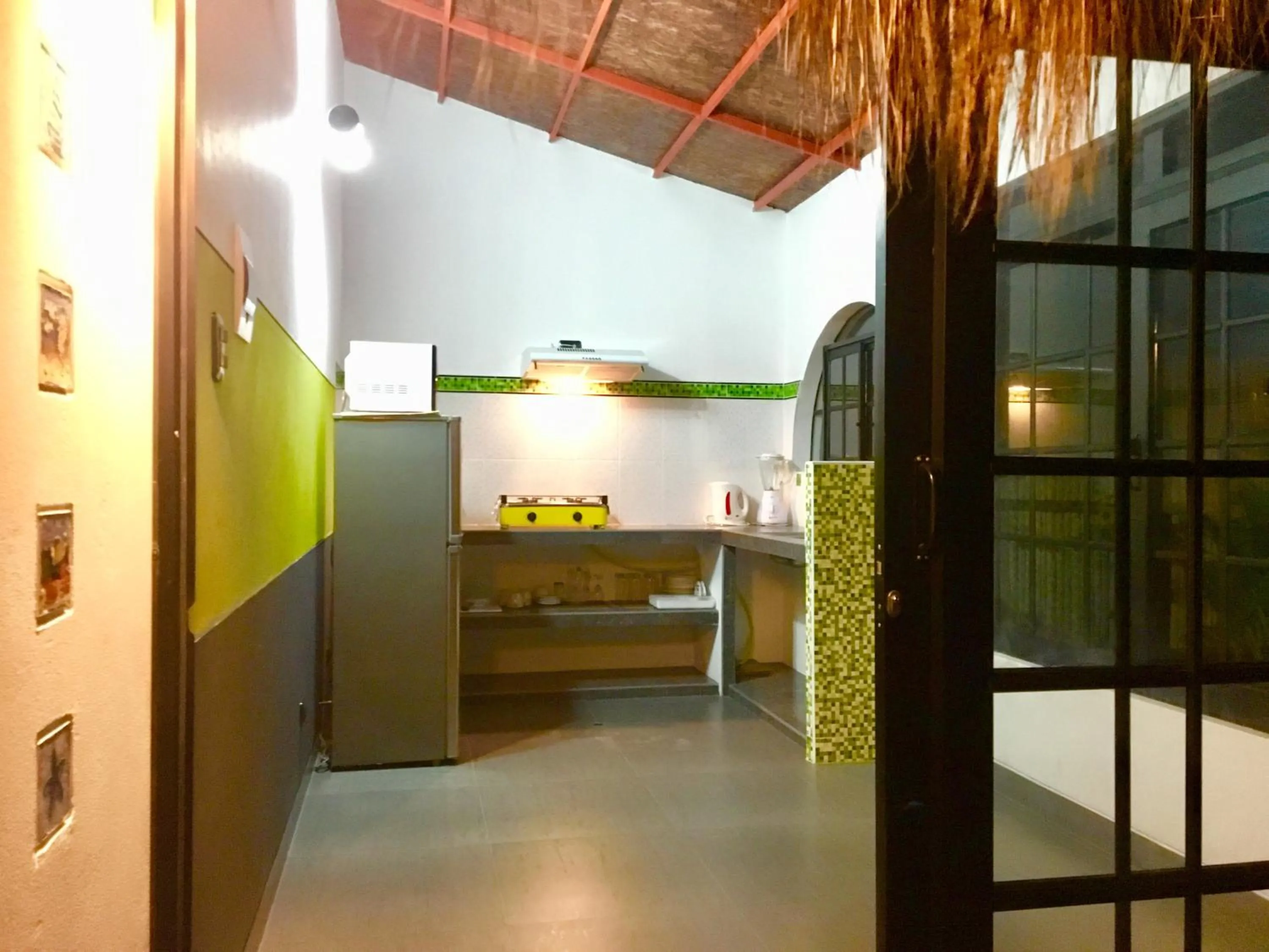 Communal kitchen in Hotel Casa Playa Zorritos