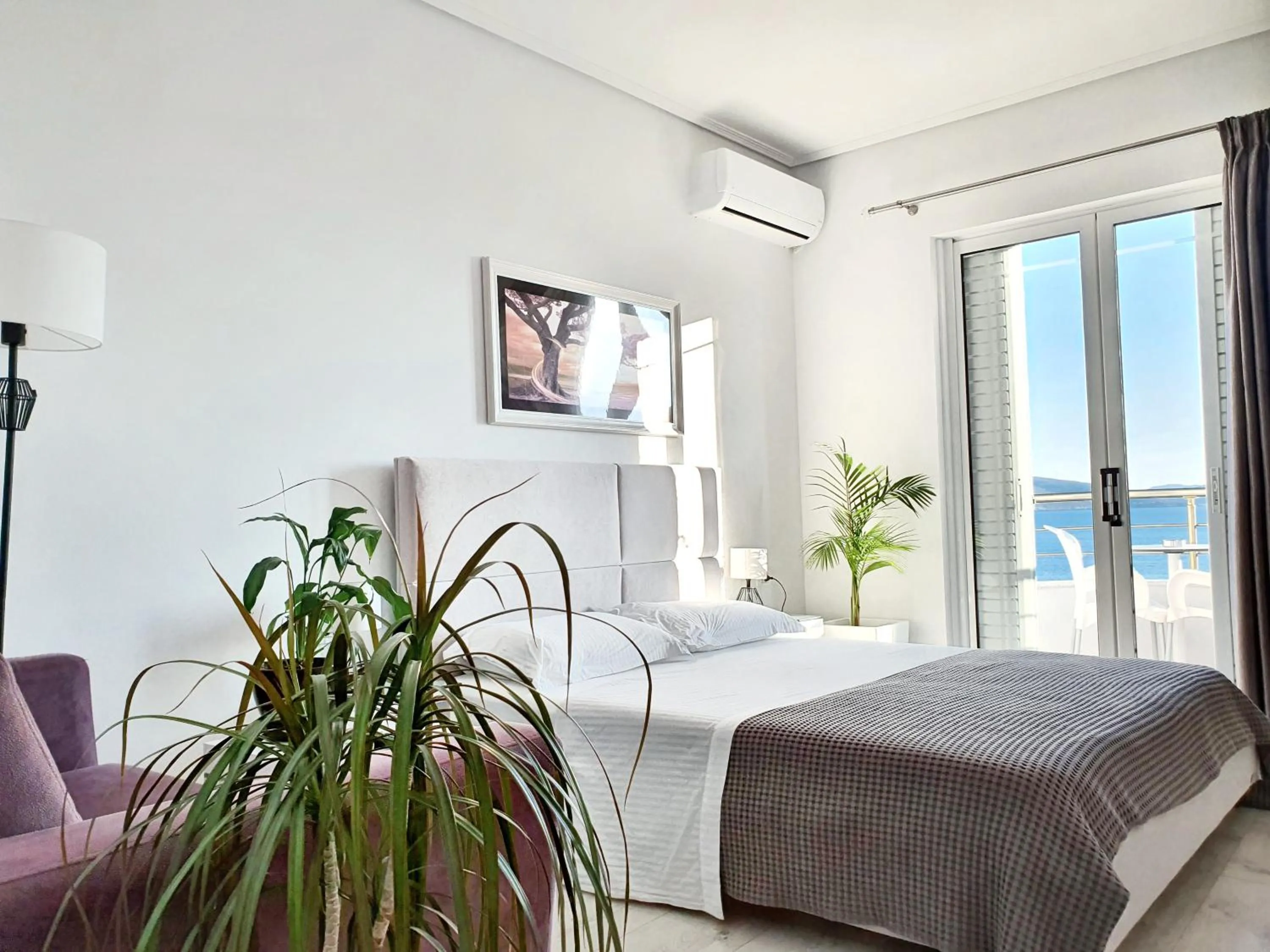 Photo of the whole room, Bed in Hotel JoAn