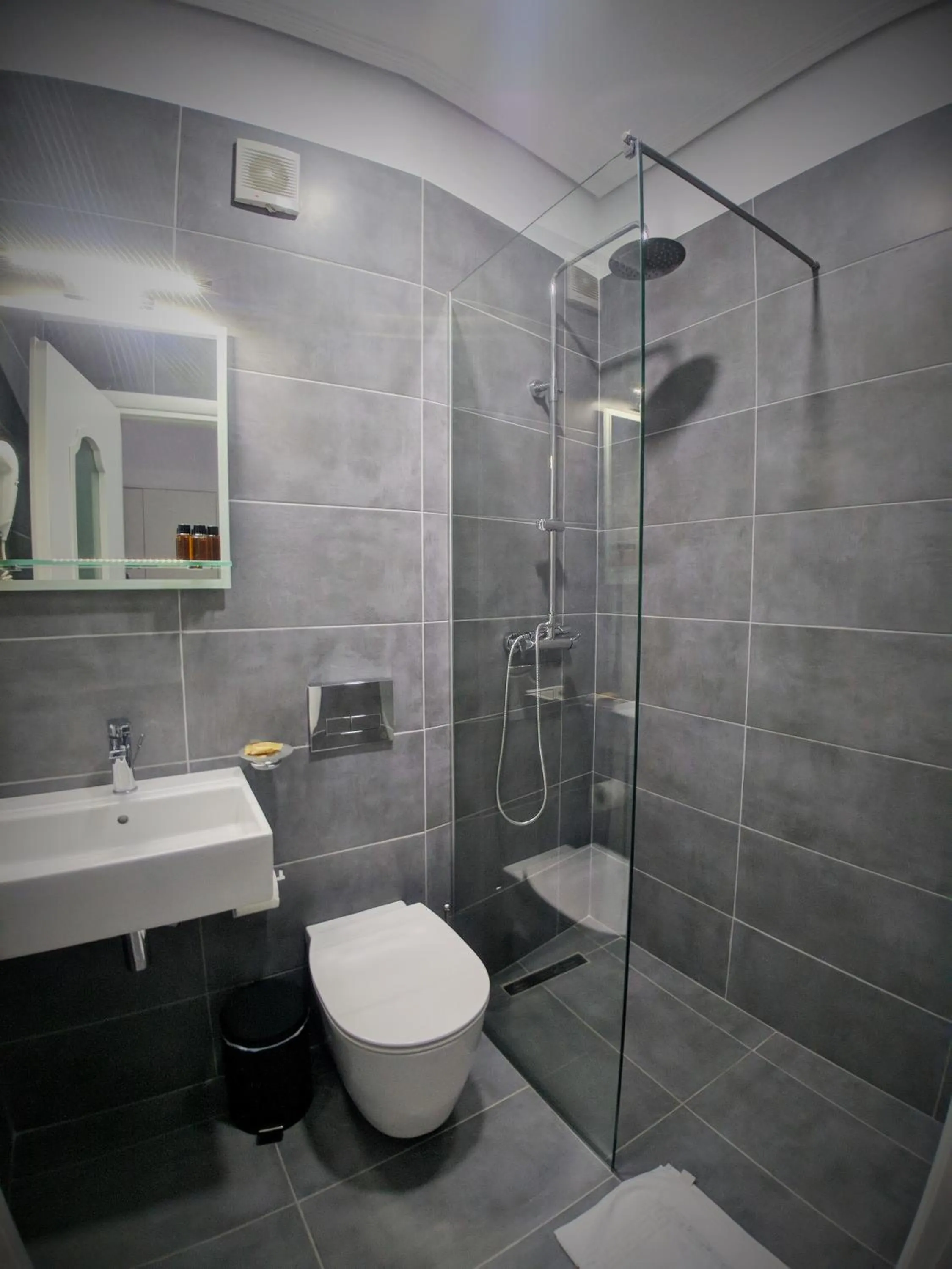 Shower in Hotel JoAn