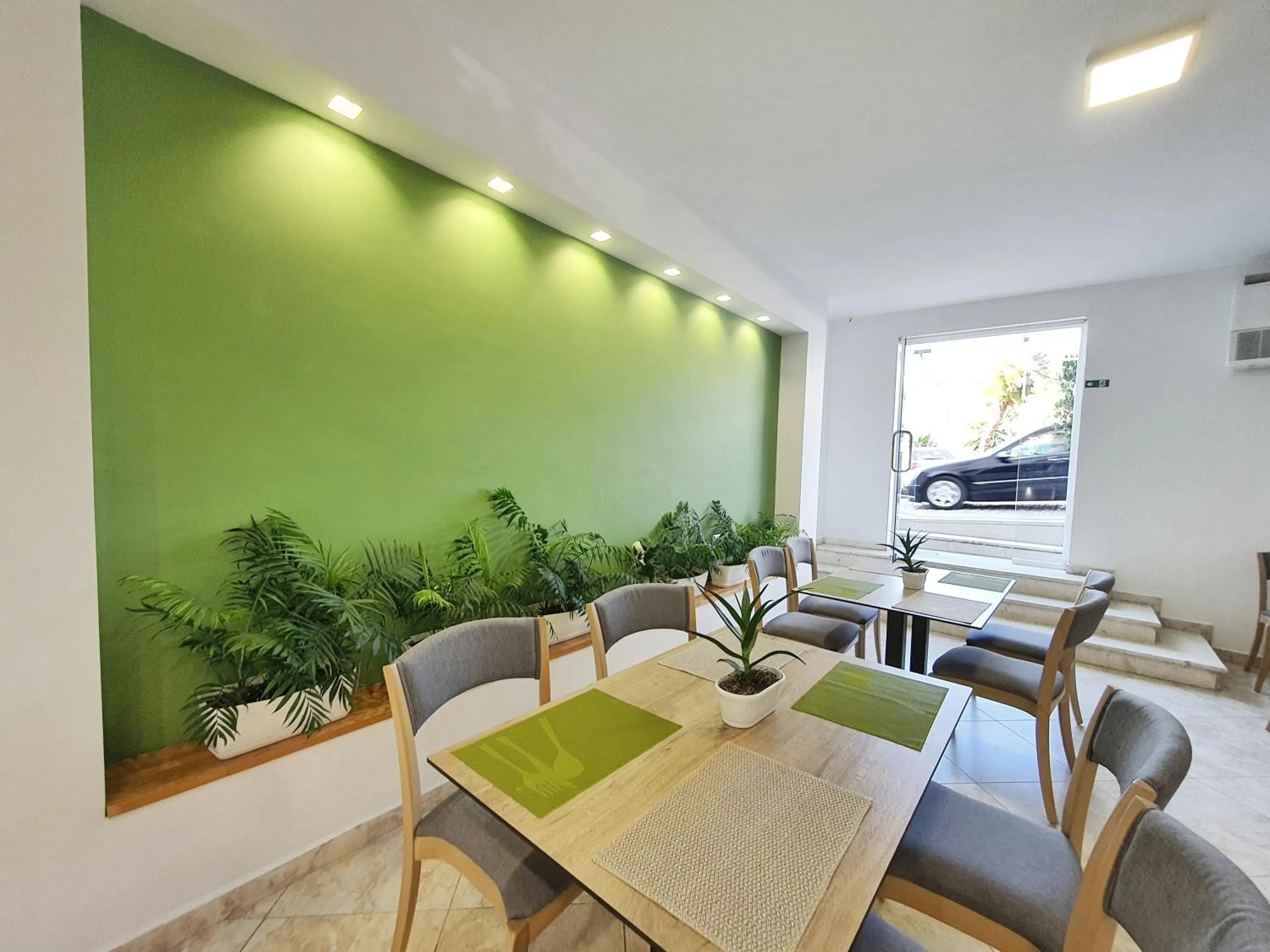 Restaurant/places to eat in Hotel JoAn