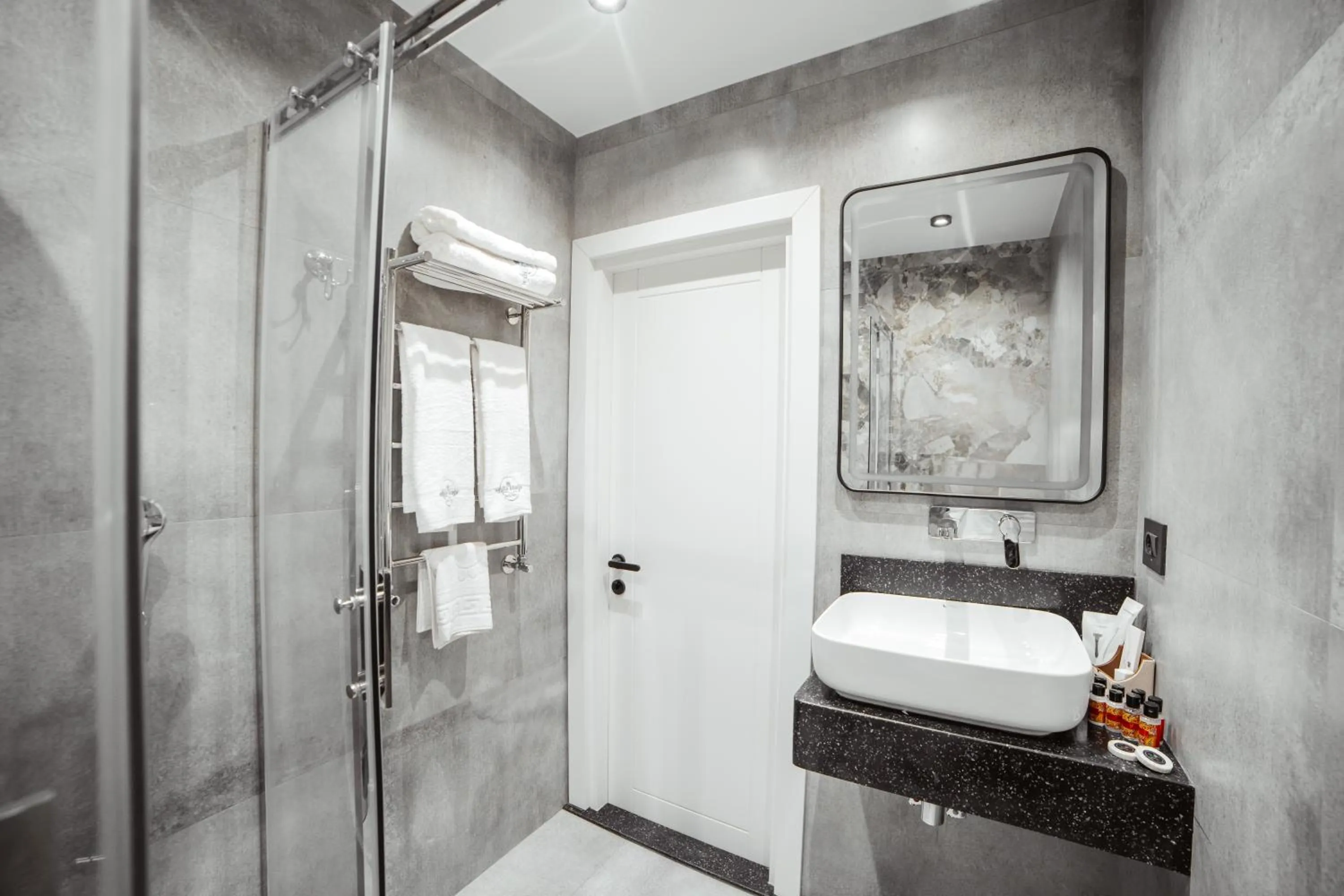 Shower in White Breeze Hotel