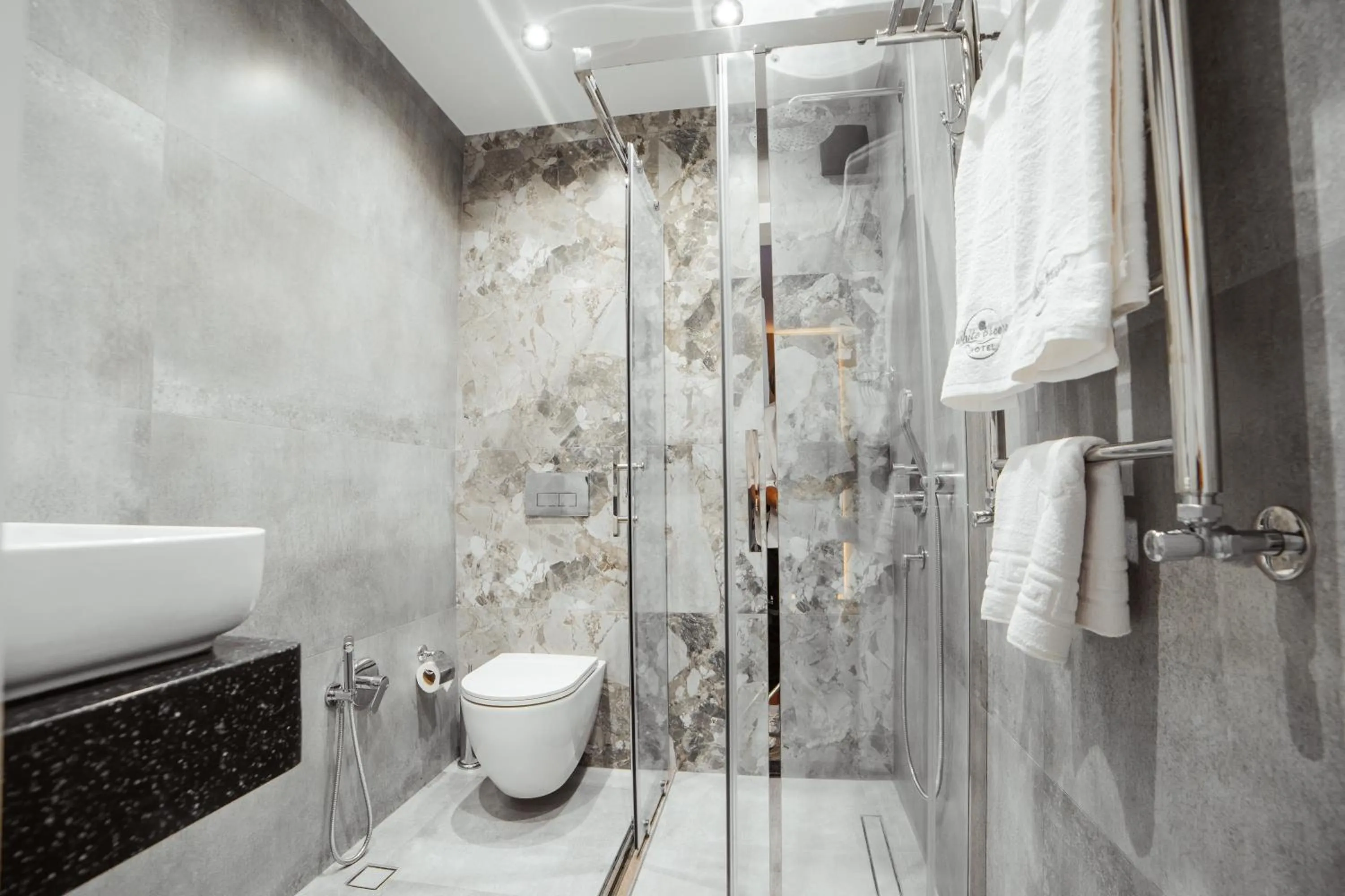 Shower in White Breeze Hotel