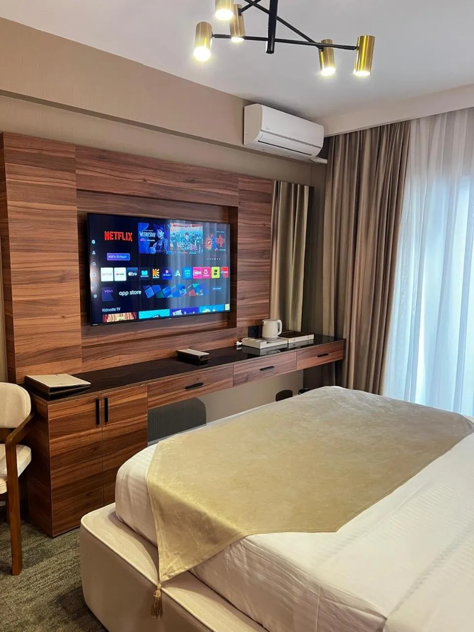 Photo of the whole room, Bed in White Breeze Hotel