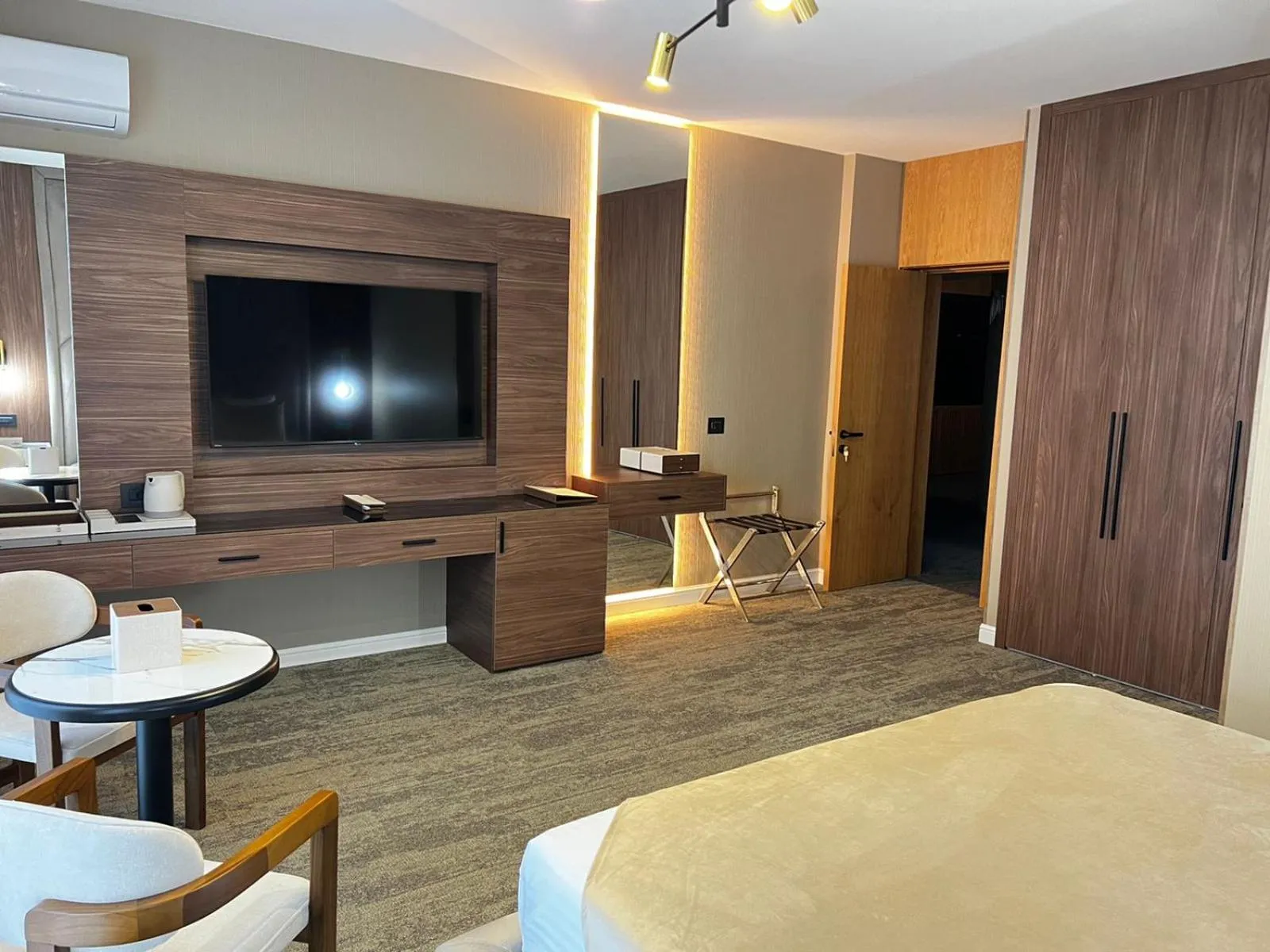 Photo of the whole room, Bed in White Breeze Hotel