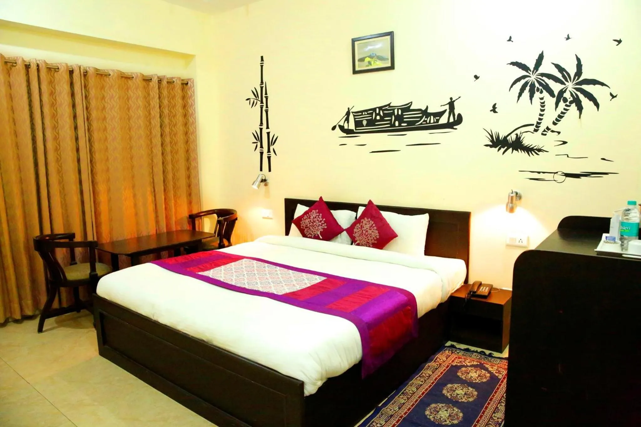 Bedroom, Bed in Hotel Avlokan - Near Kainchi Dham Mandir