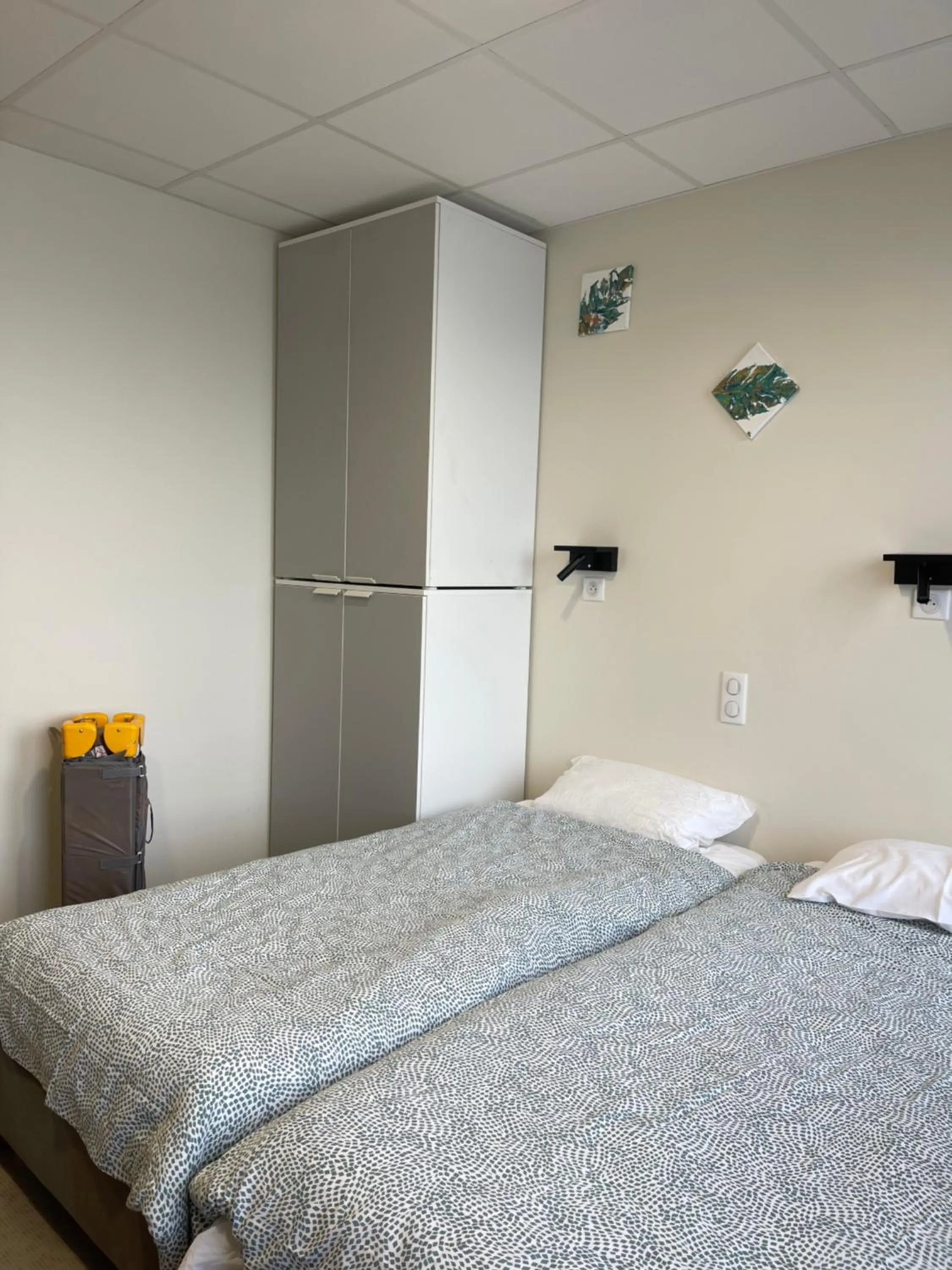 Photo of the whole room, Bed in CLLCM - Club Leo Lagrange de Camaret-sur-Mer