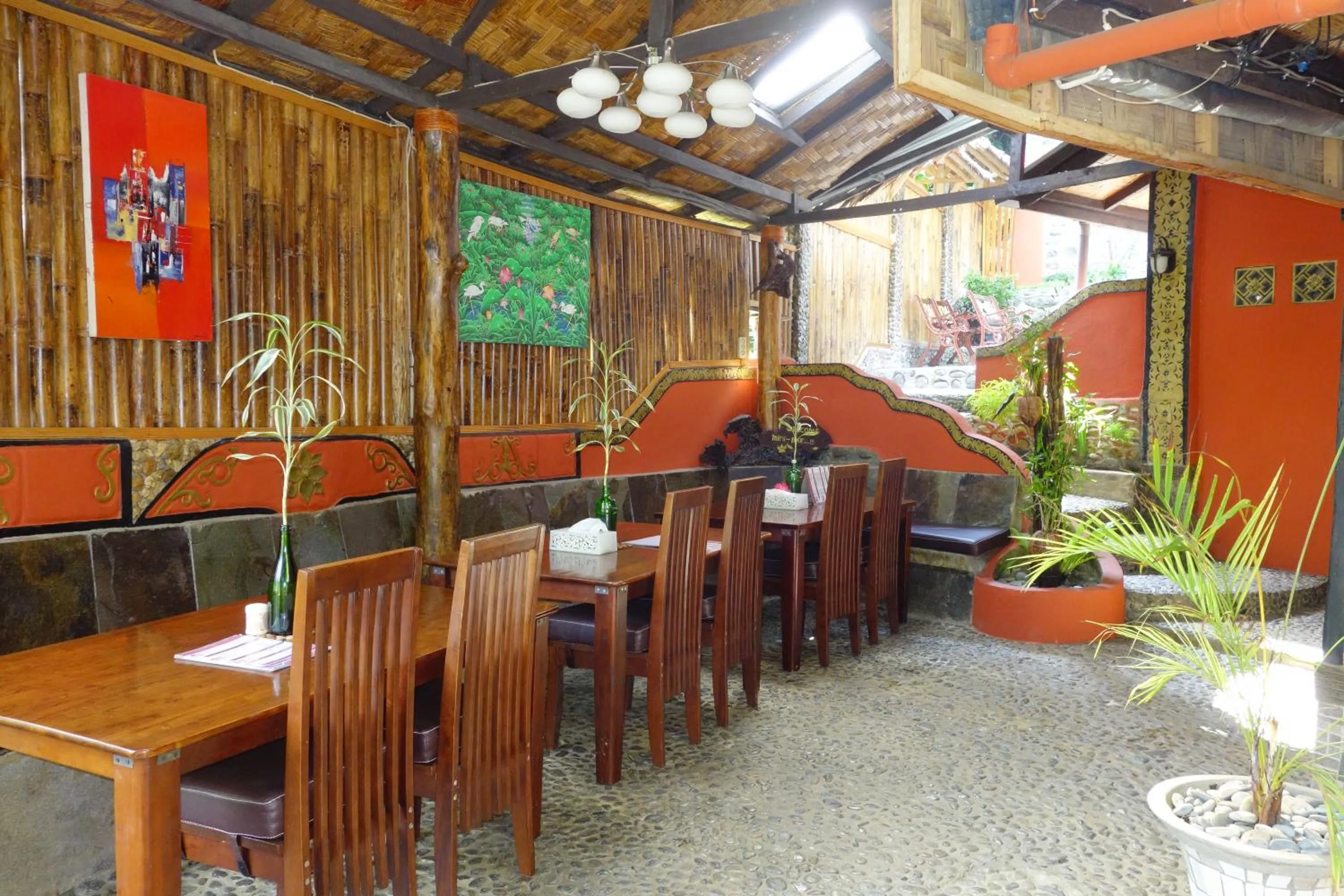Restaurant/places to eat in Hotel Orangutan
