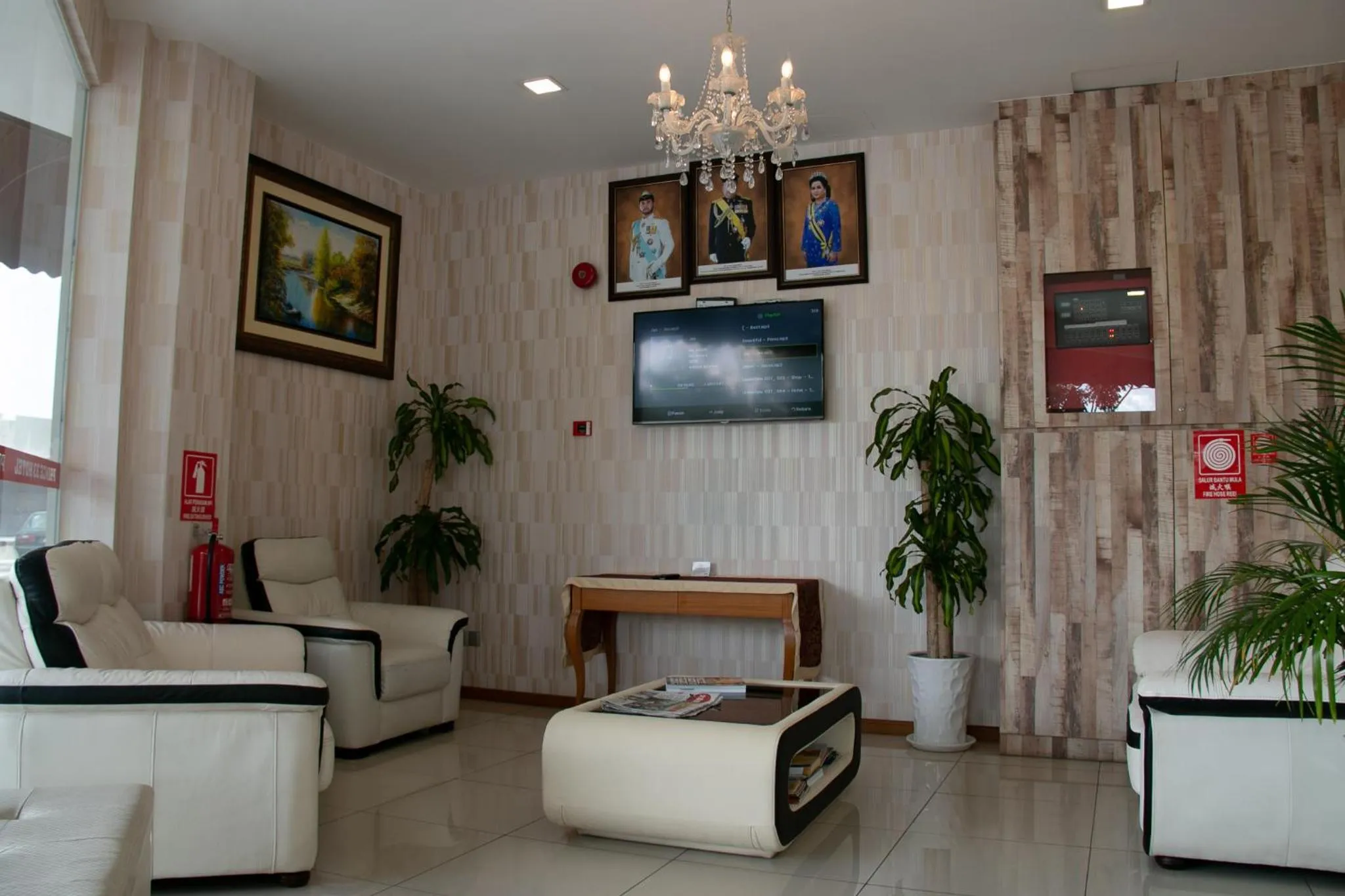 Communal lounge/ TV room, Seating Area in Prince 33 Hotel