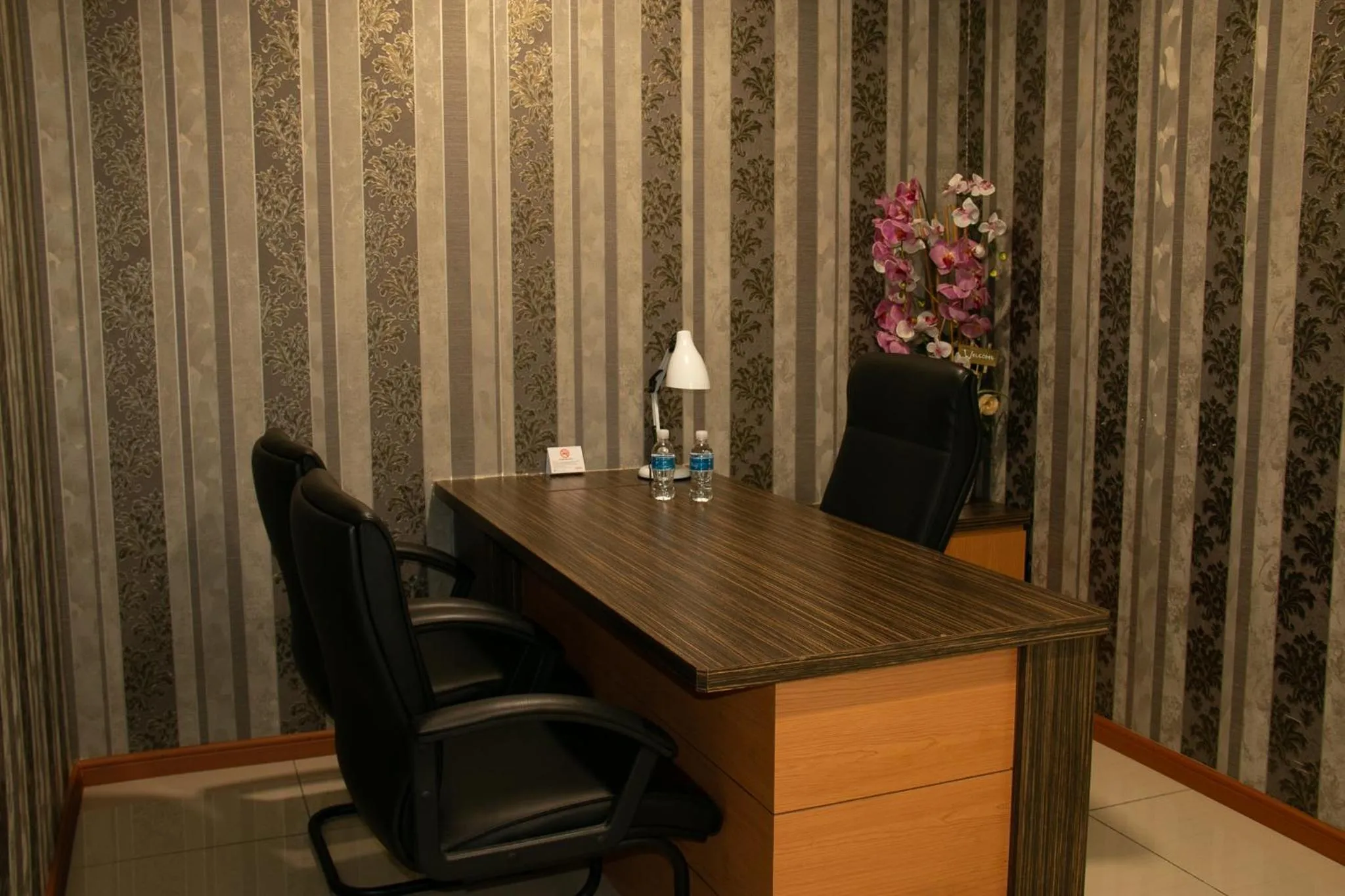 Living room in Prince 33 Hotel