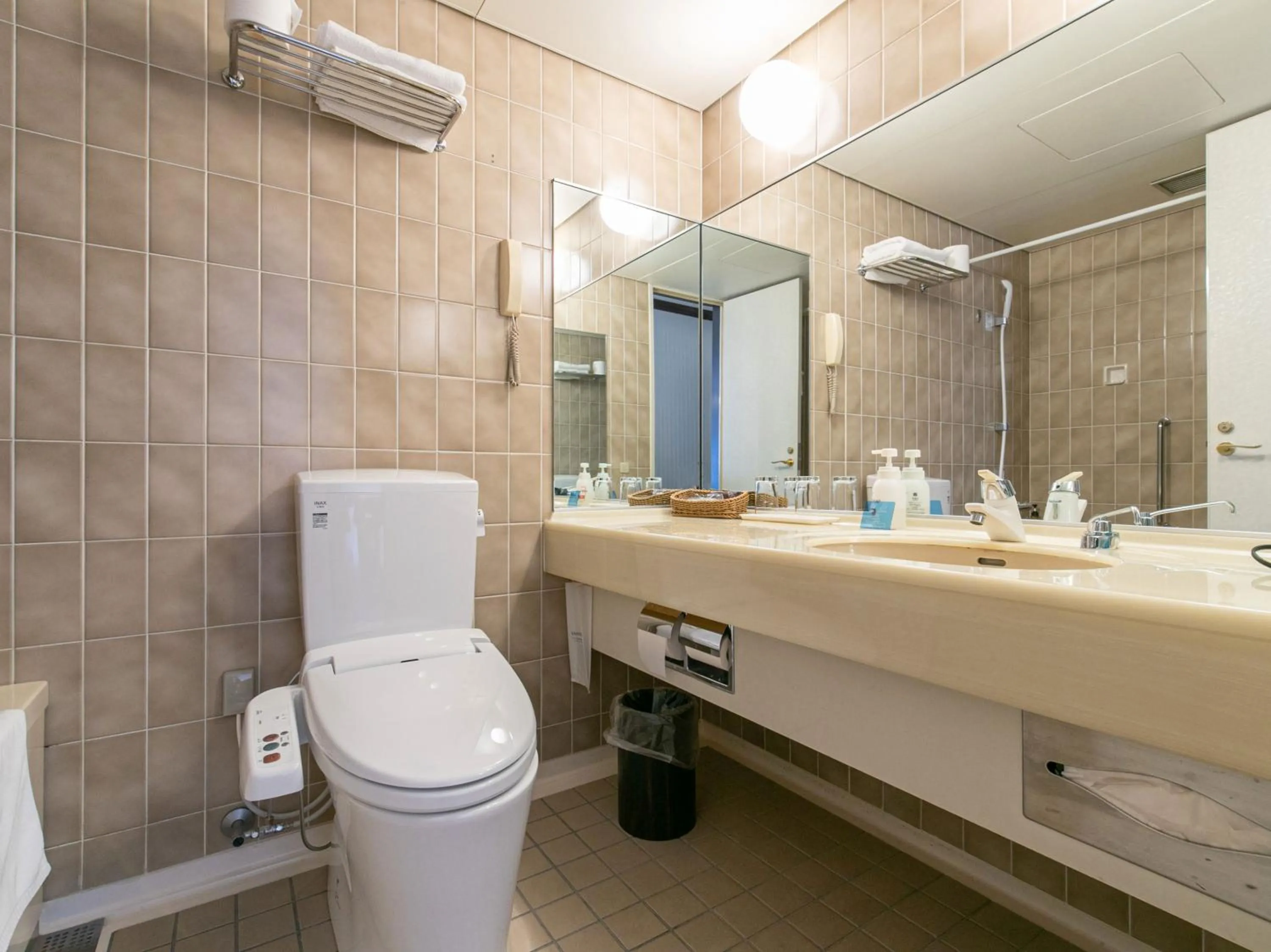 Shower in Victoria Inn Nagasaki