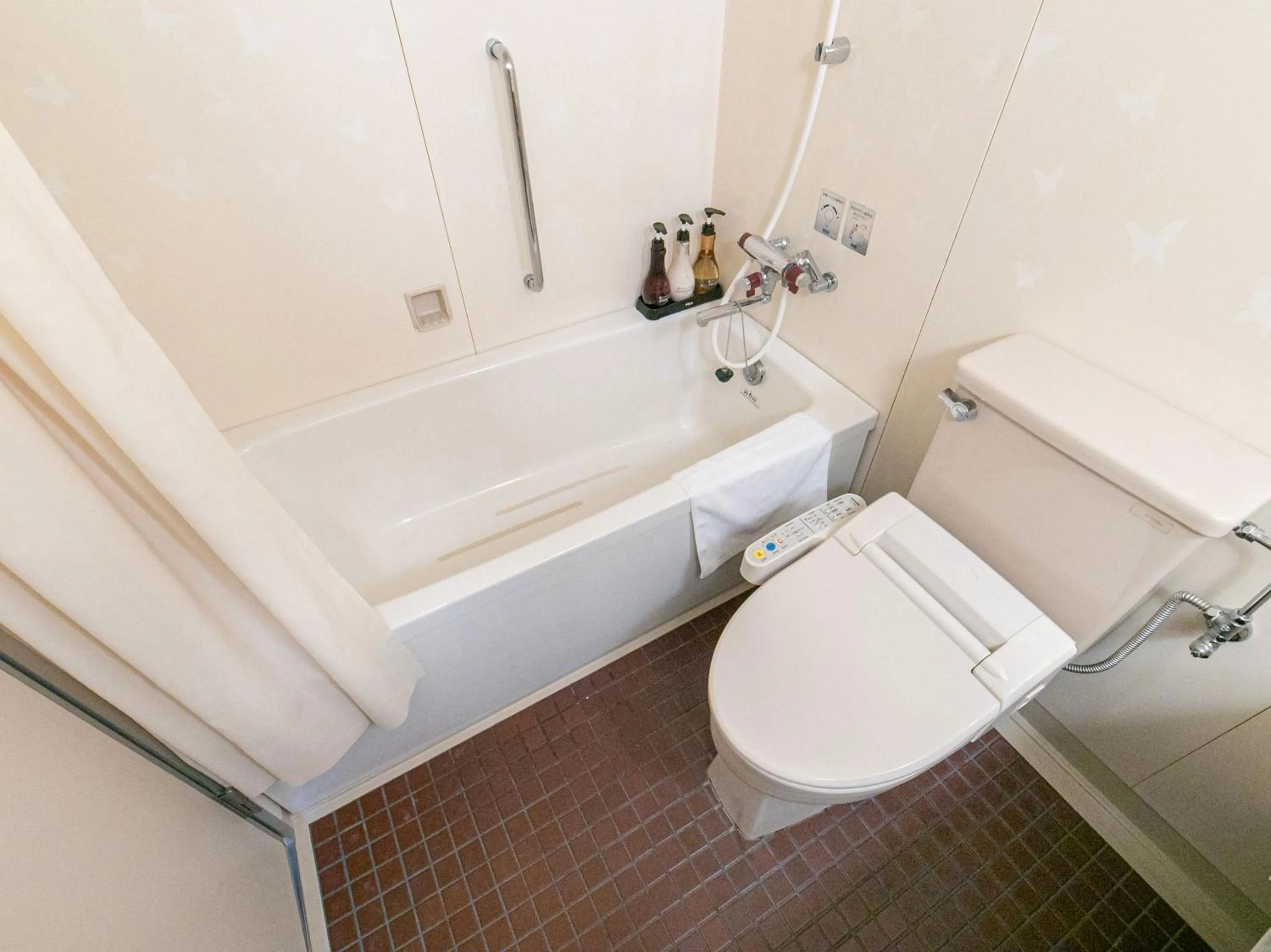 Shower in Victoria Inn Nagasaki