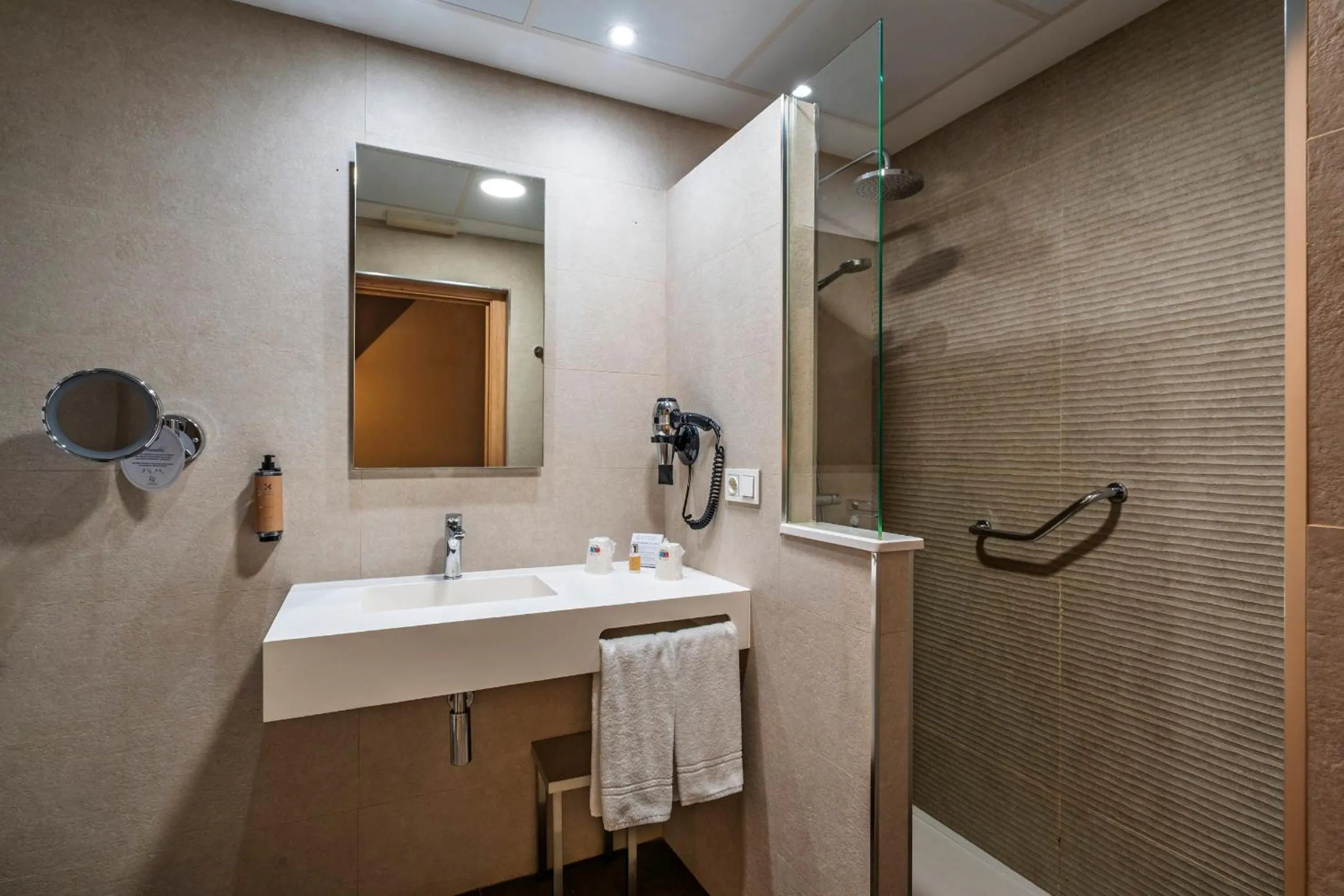 Bathroom in Hotel Valle del Ambroz