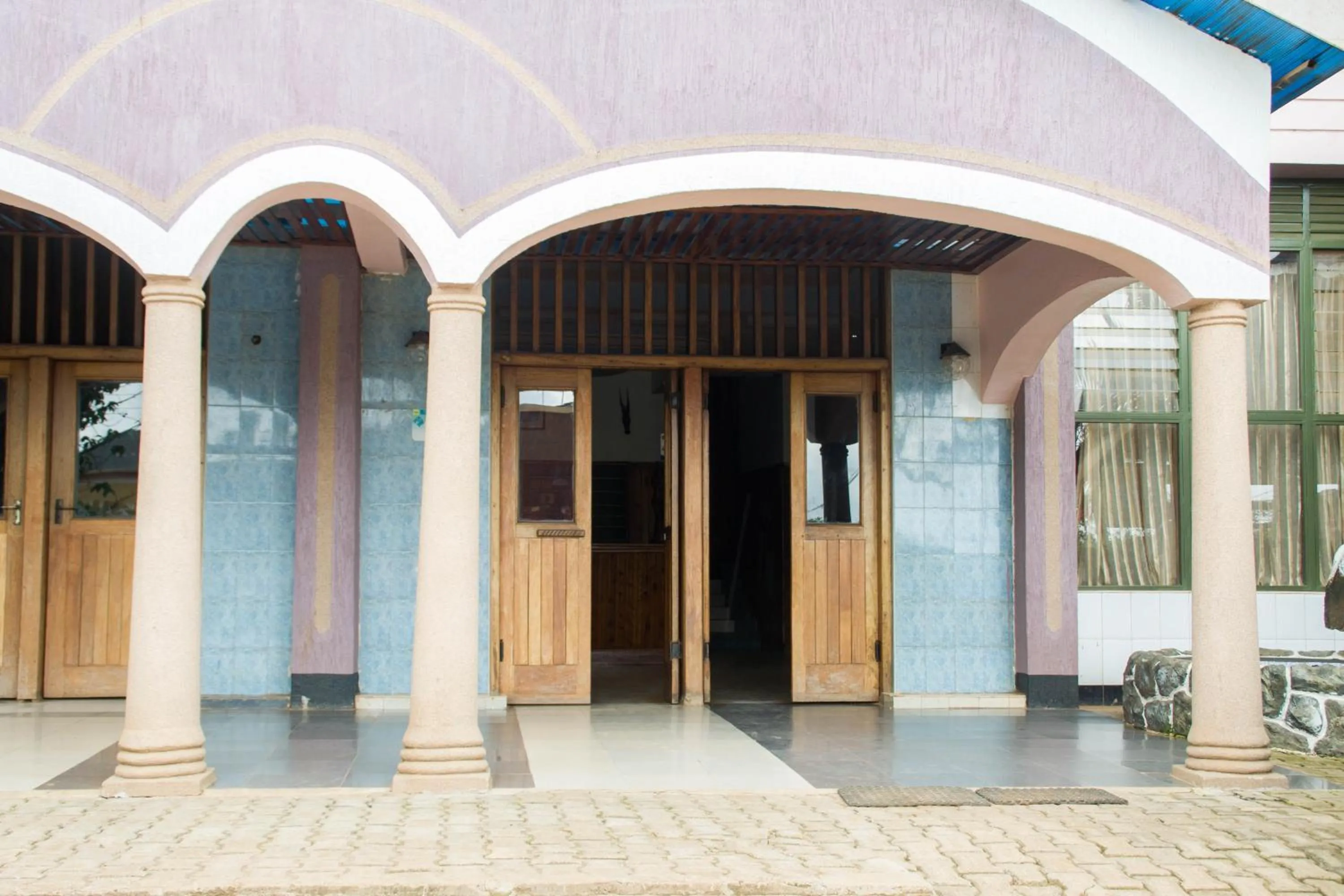 Facade/entrance in Pelikan Hotel