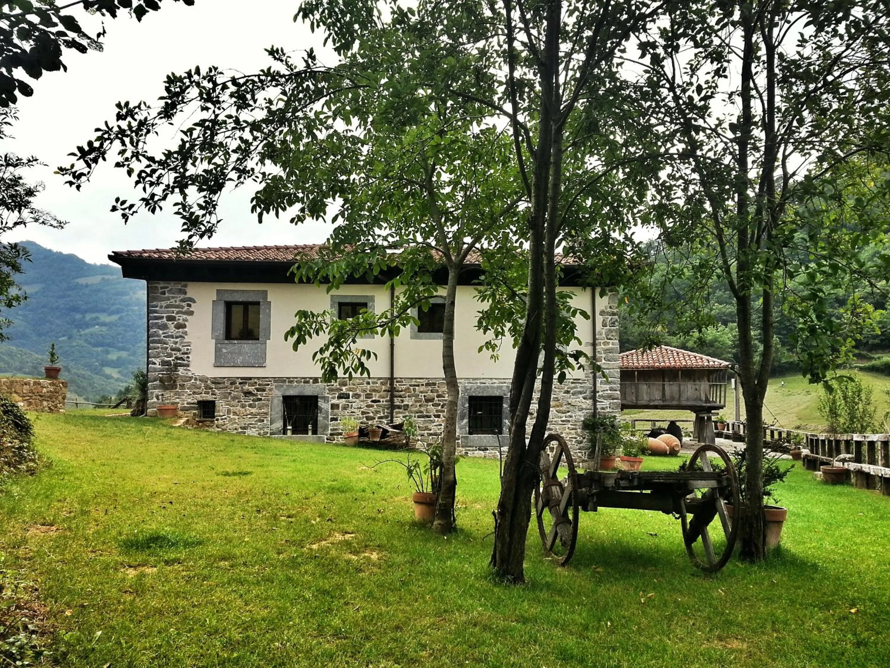 Garden view in Casona de El Castañíu