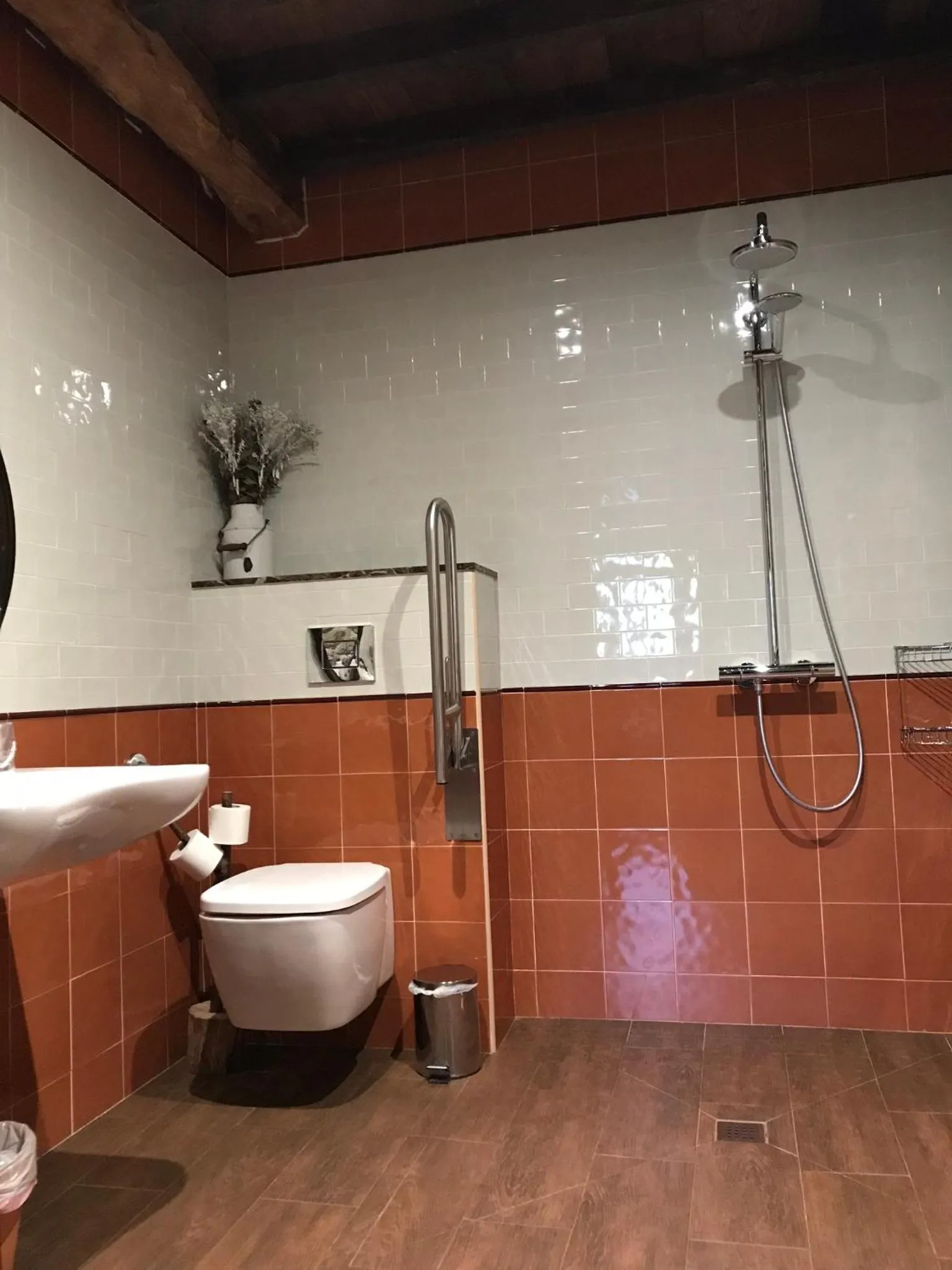 Shower in Casona de El Castañíu