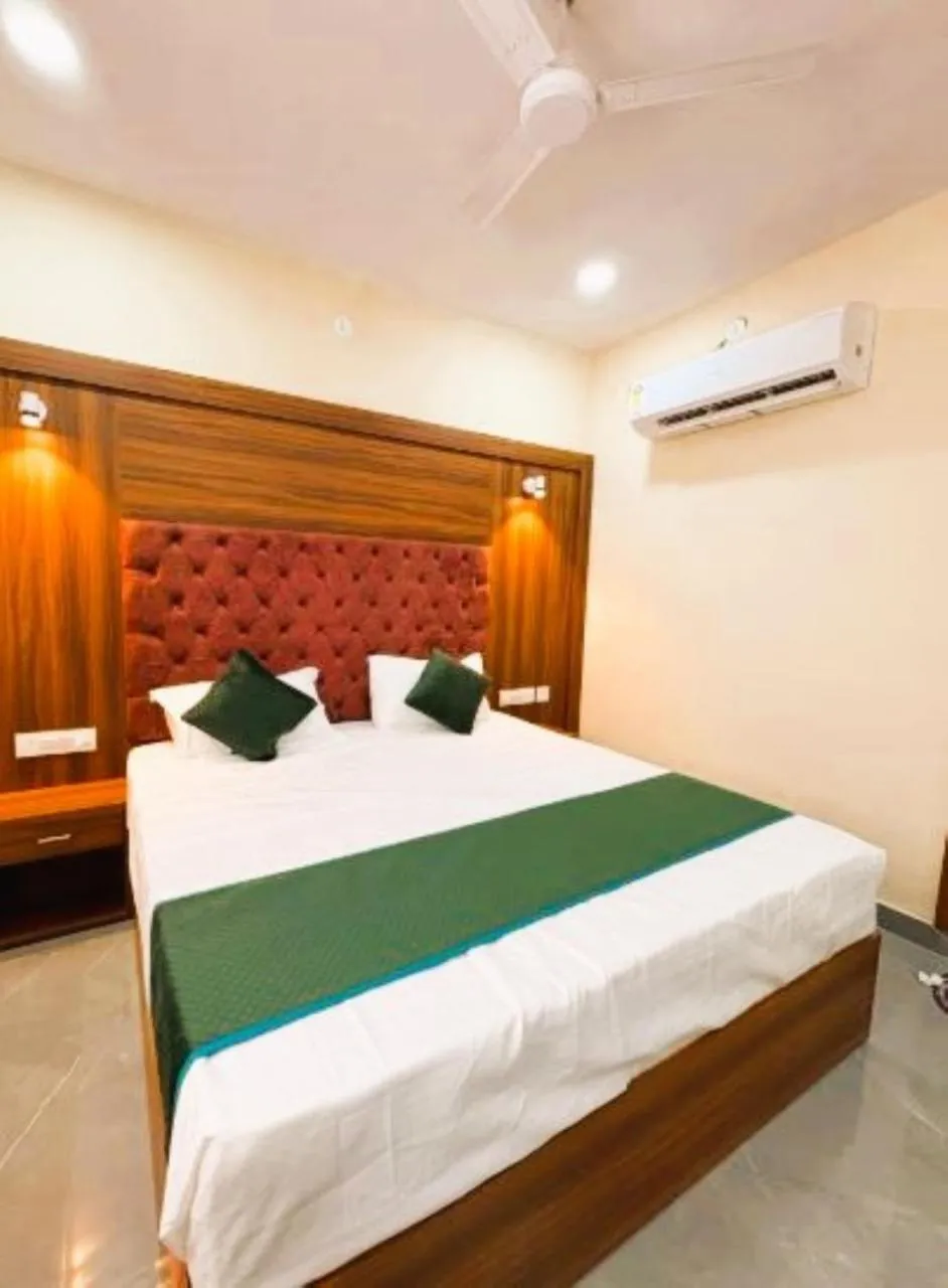 Bedroom, Bed in Hotel Jay ambey palace In Jaipur