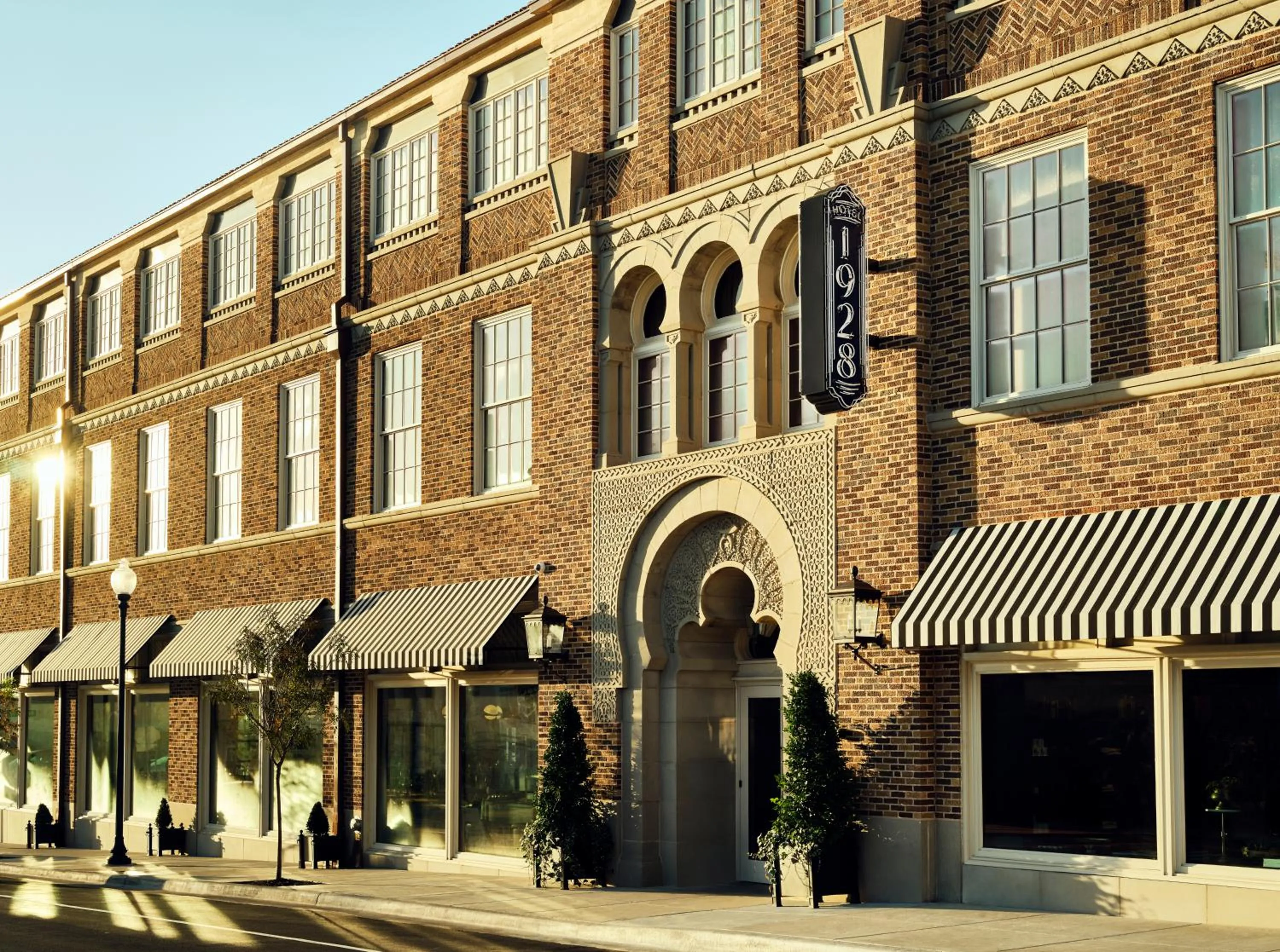 Property building in Hotel 1928