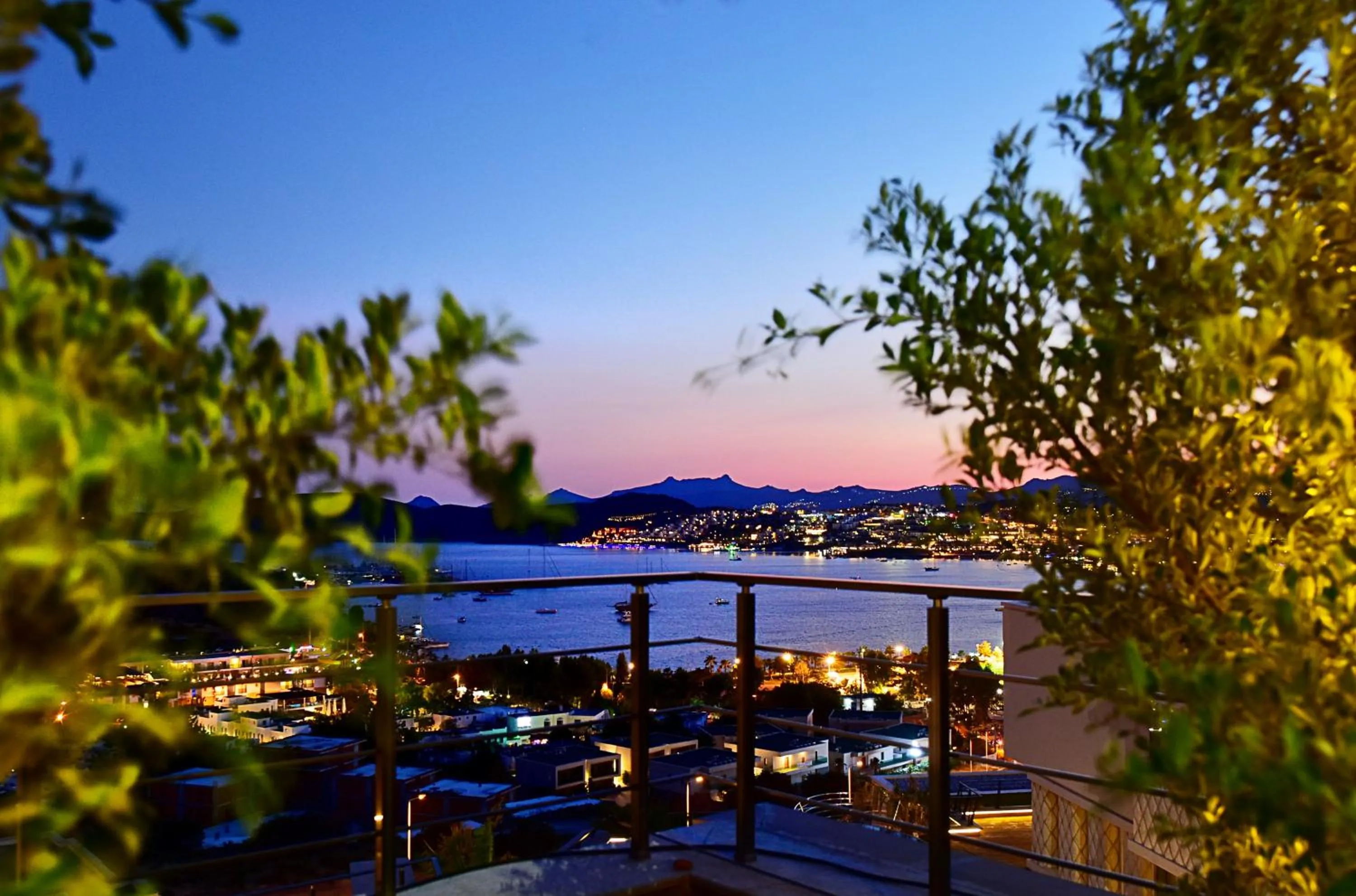 Sea view in Degirmenburnu Residence