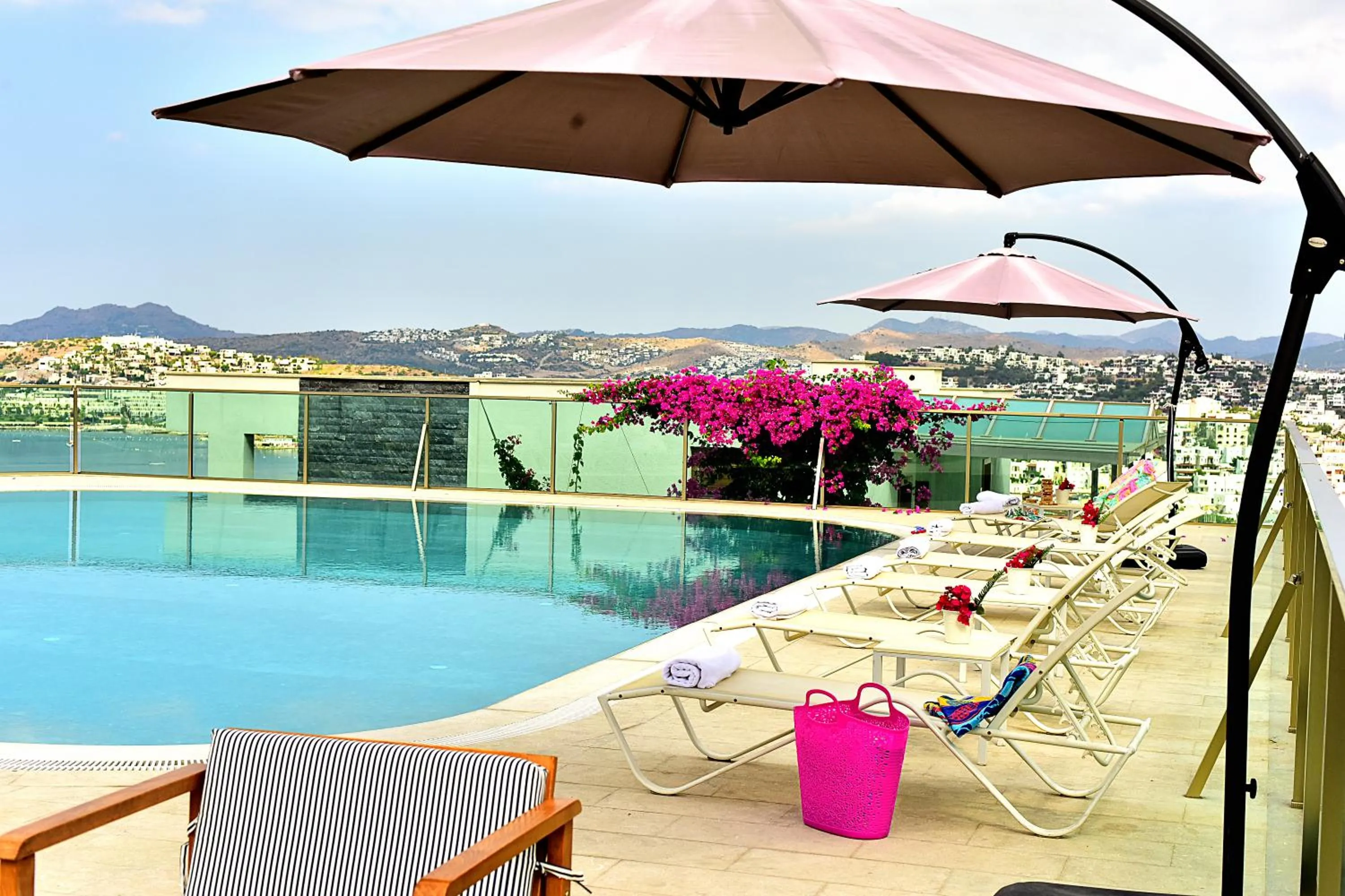 Pool view in Degirmenburnu Residence