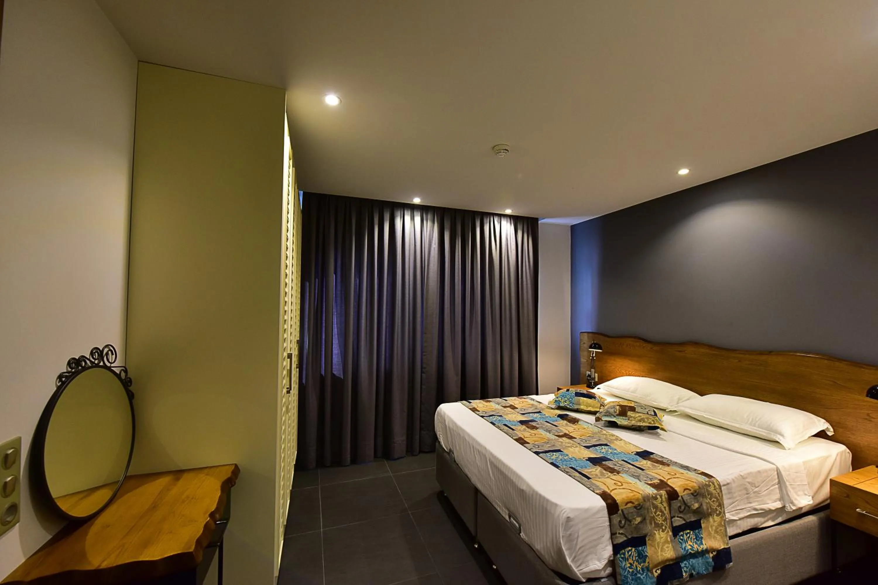 Bed in Degirmenburnu Residence