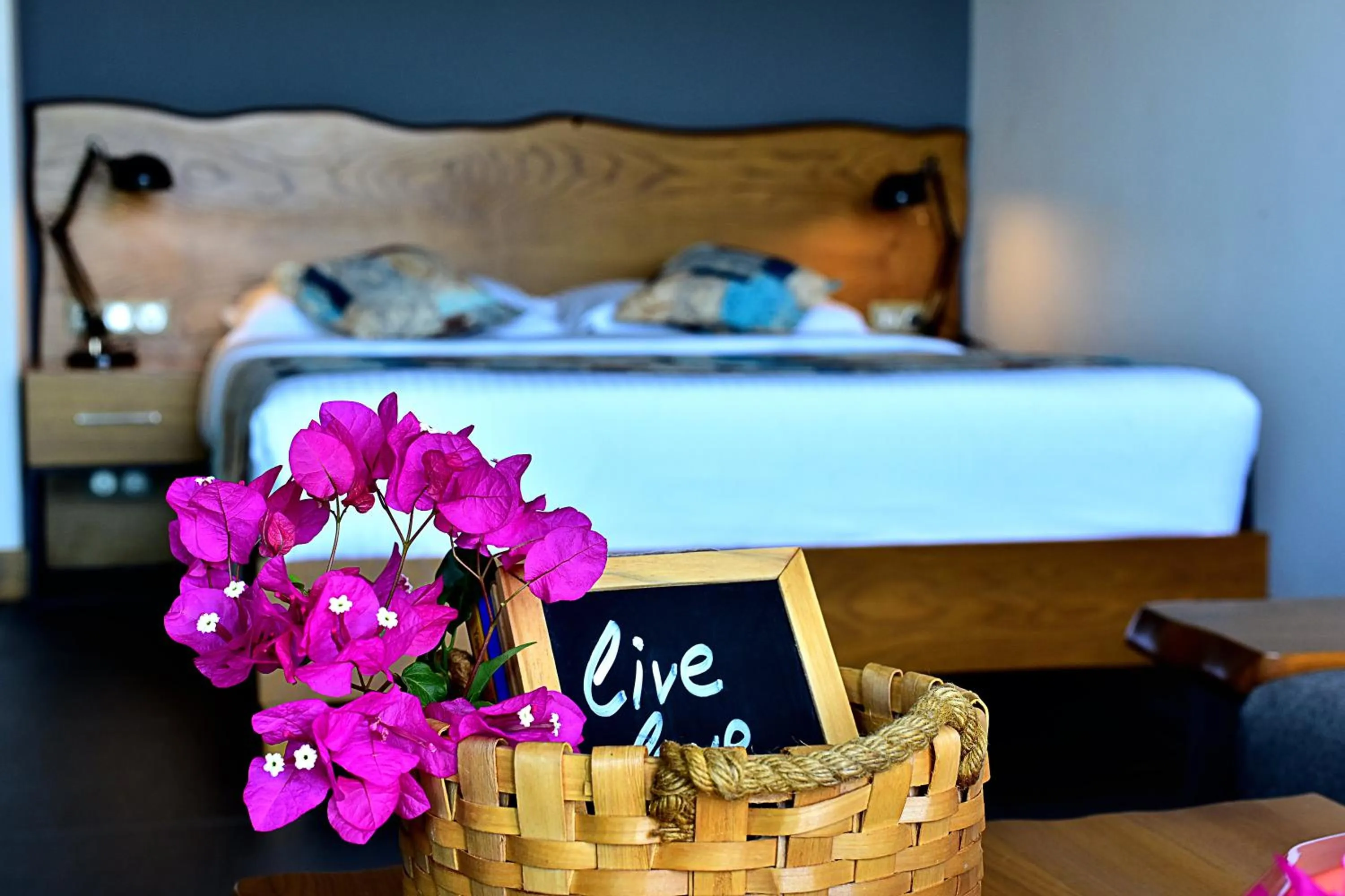 Bed in Degirmenburnu Residence