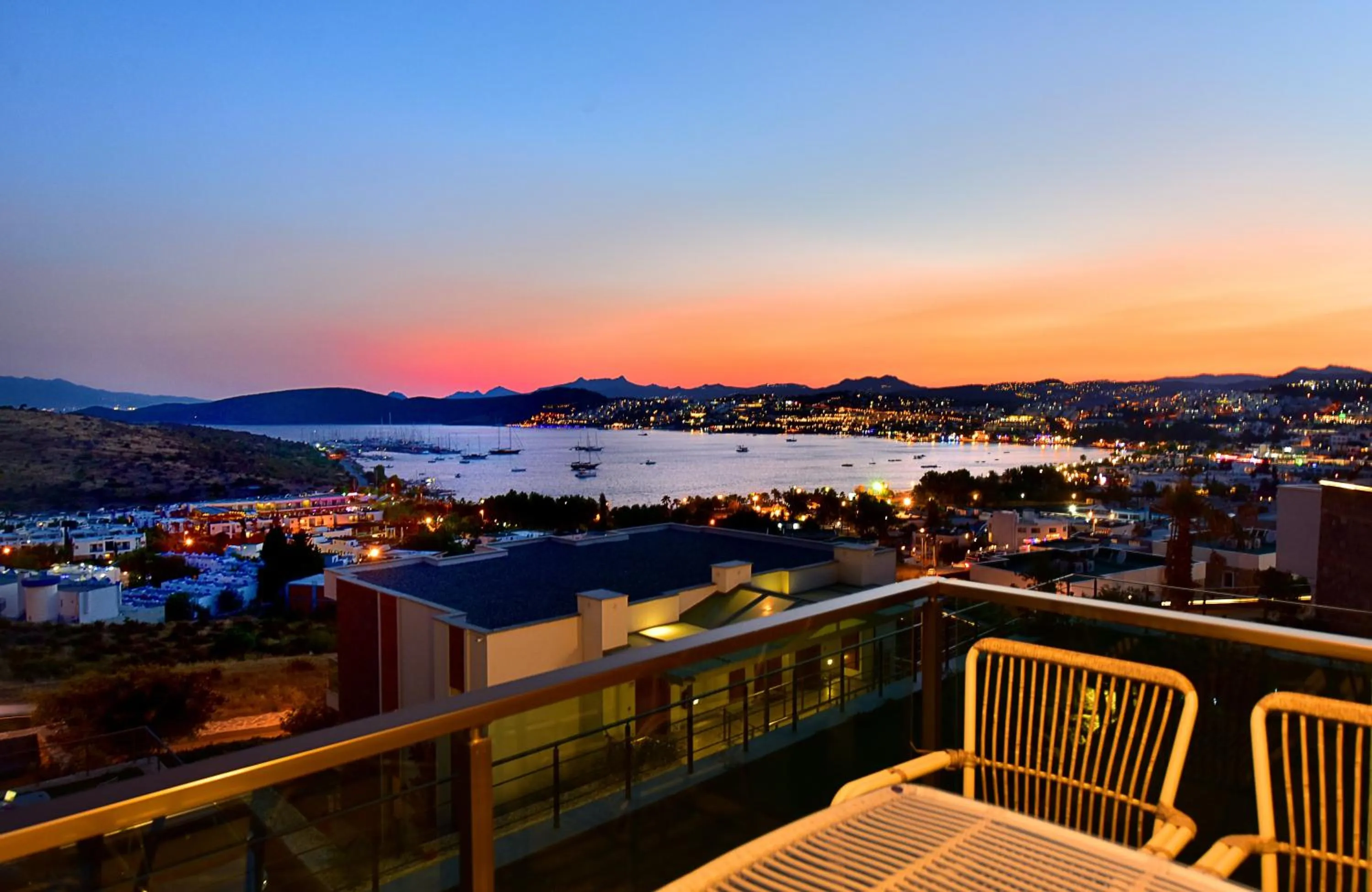 Sea view in Degirmenburnu Residence