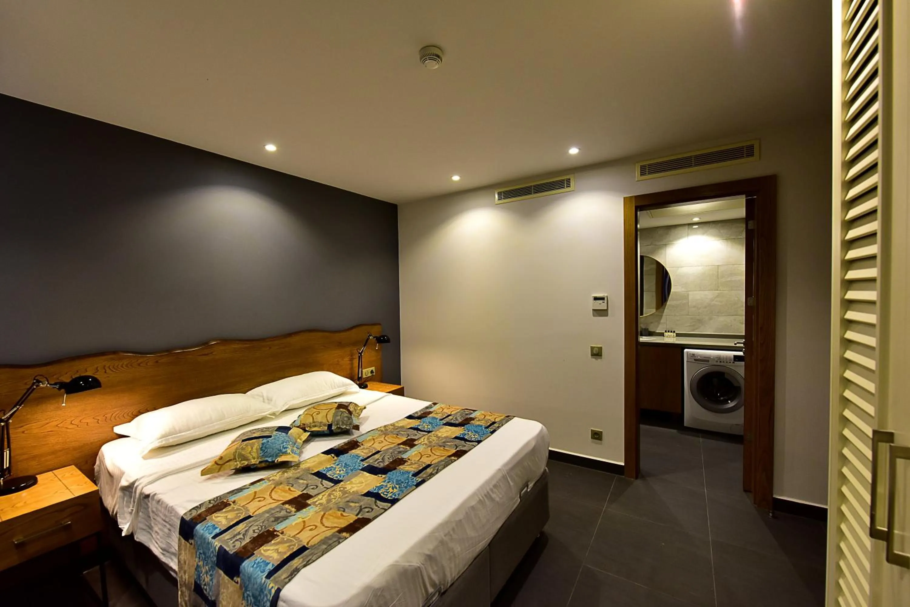 Bed in Degirmenburnu Residence